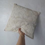 Coussins au crochet écru vintage