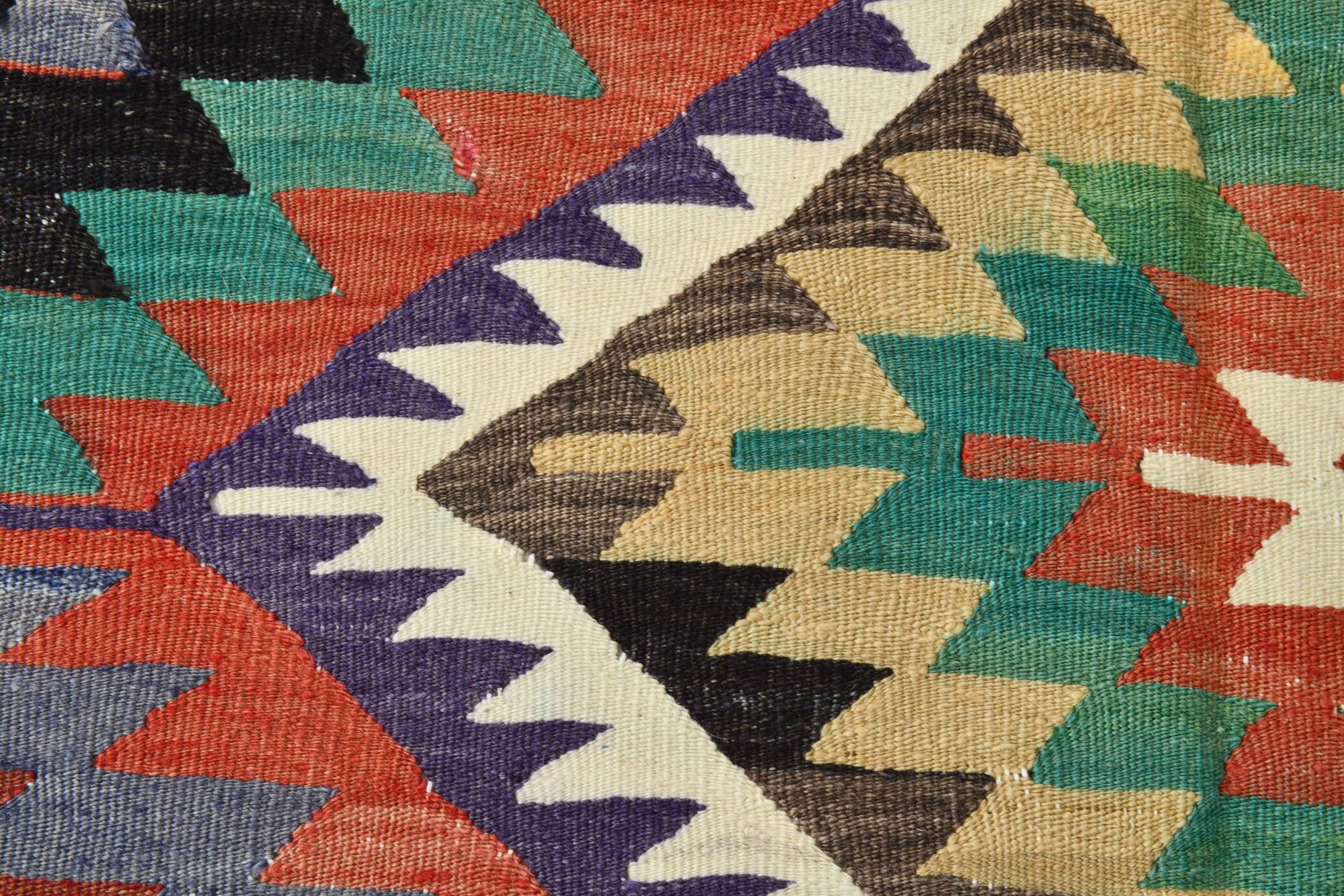 Kilim berbère vintage, Explosion de couleurs et charme artisanal, 166x230Cm