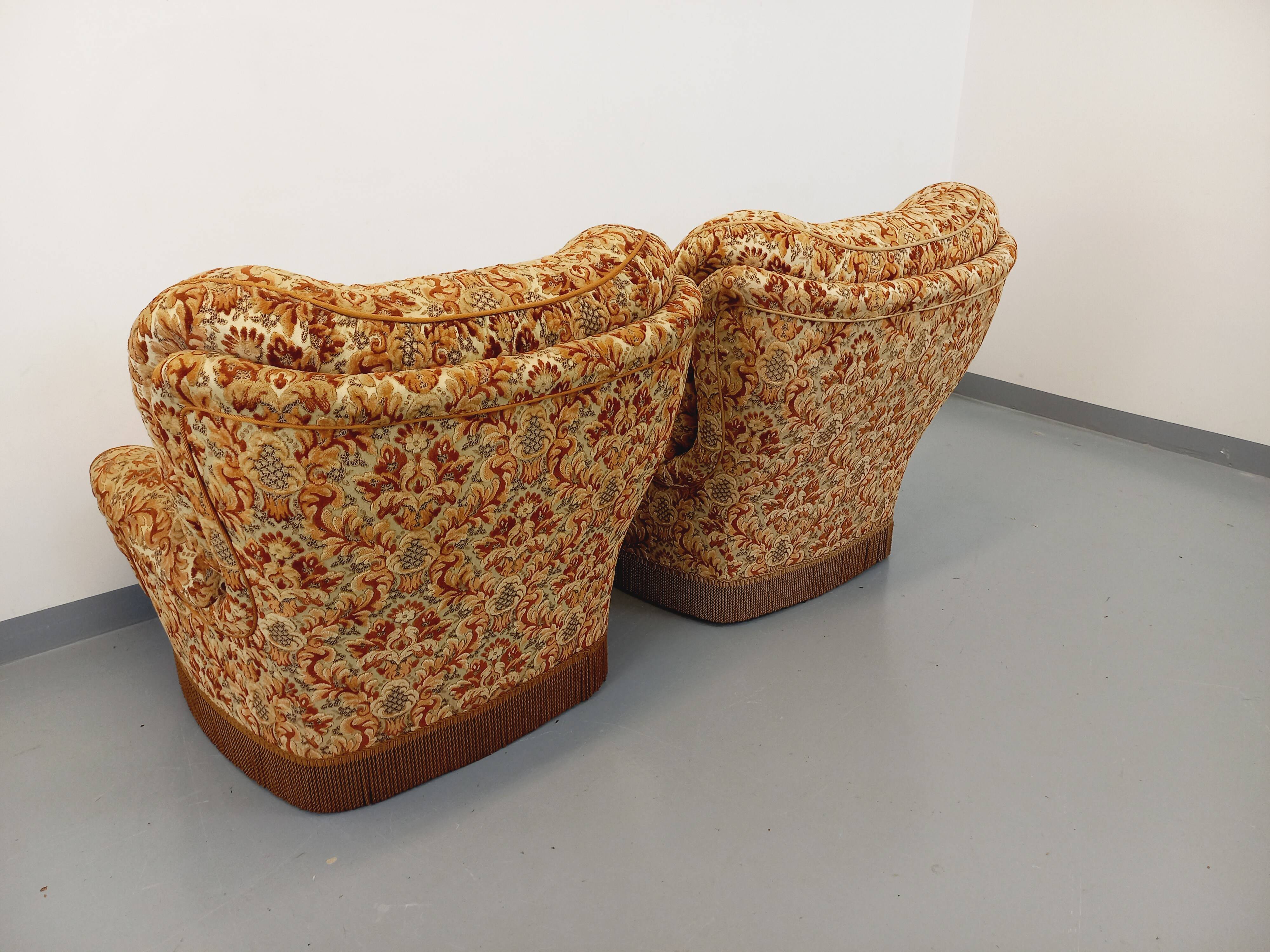 Set of 2 vintage armchairs in floral fabric with fringes from the 60s 70s
