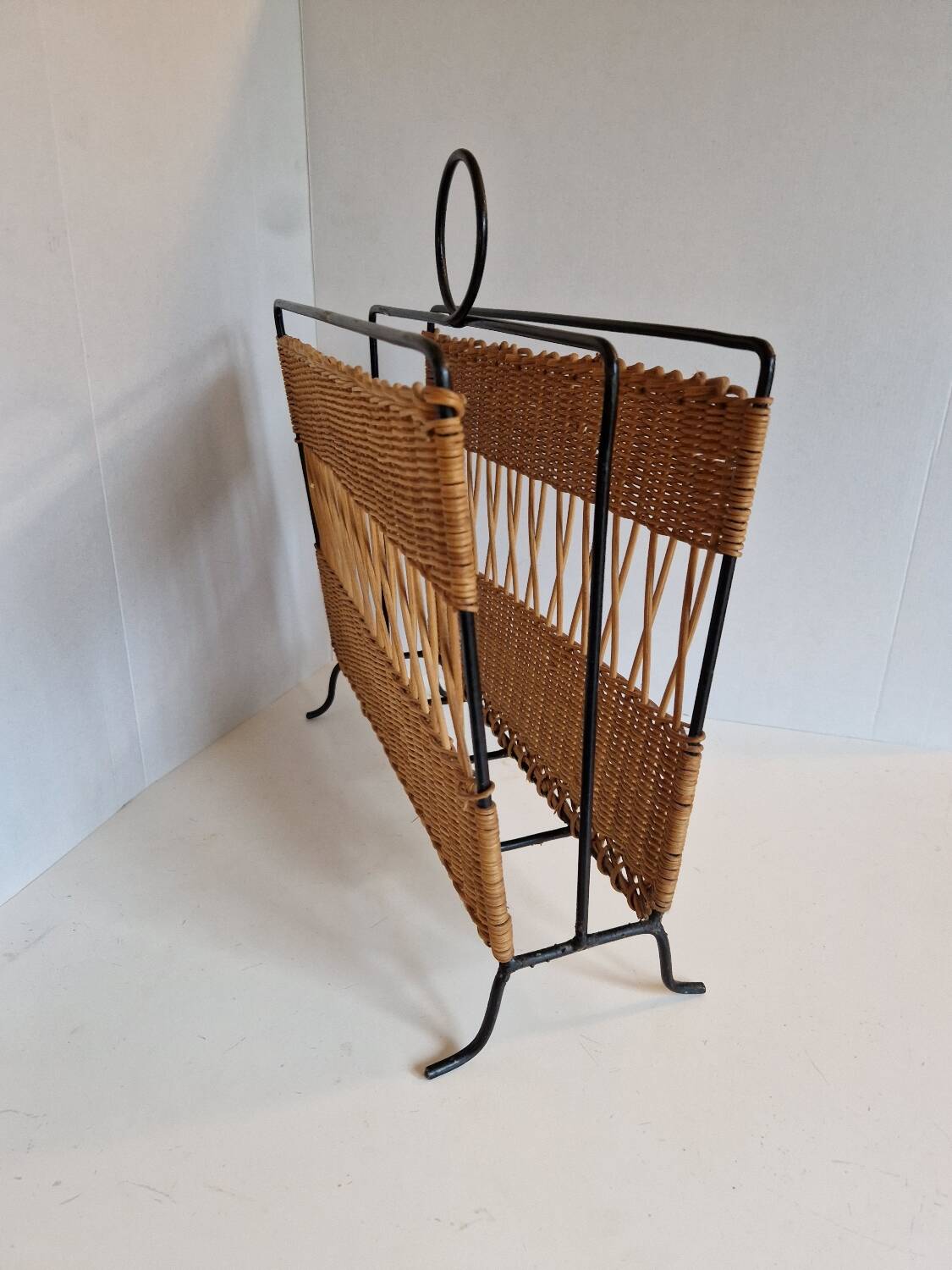 Rattan magazine holder Raoul Guys