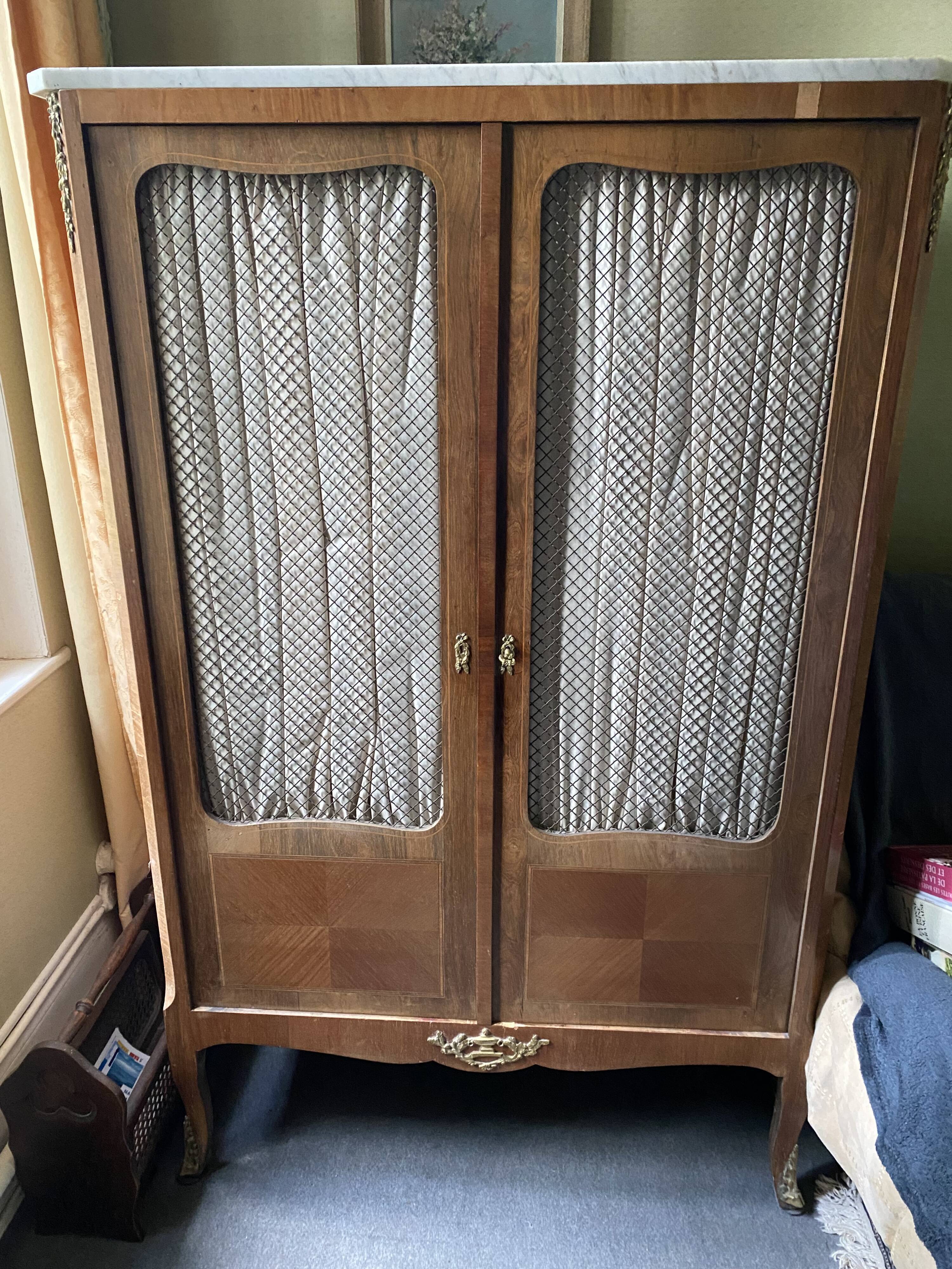 Armoire vitrine