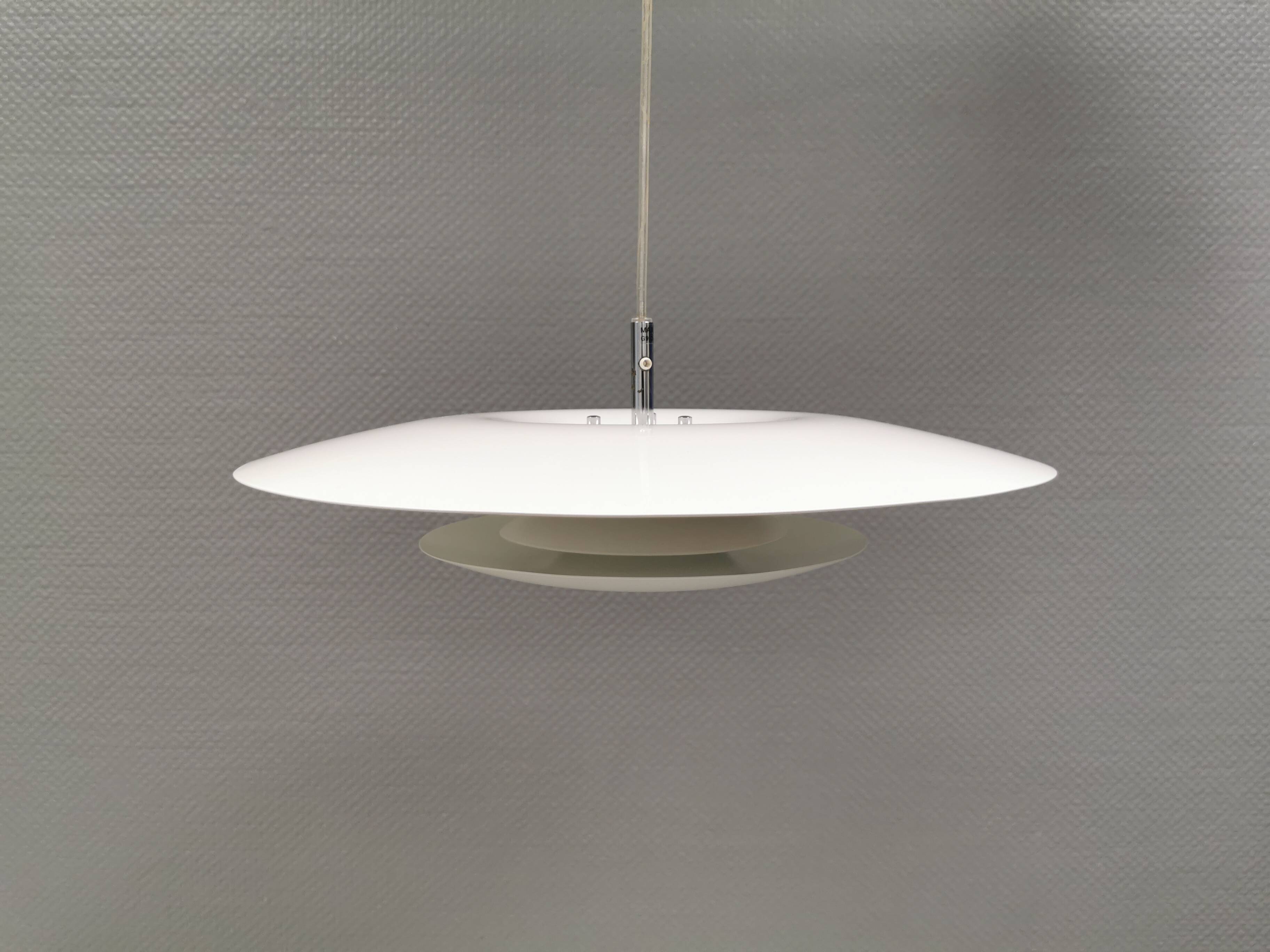 Lampe suspendue de la marque suédoise Belid, modèle Eclipse, début des années 2000.