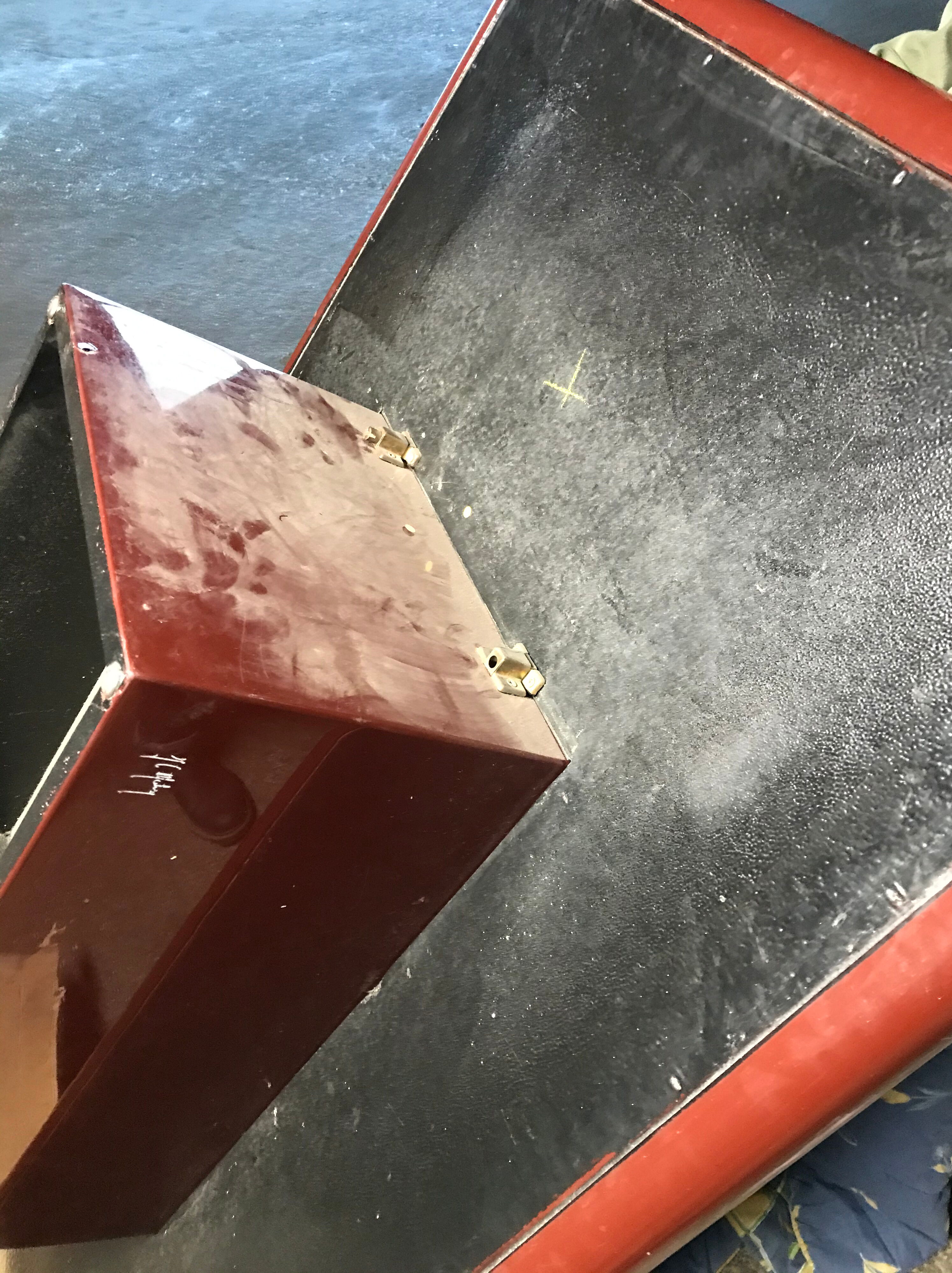 Table basse de Jean Claude mahey, laque, 1970, design vintage