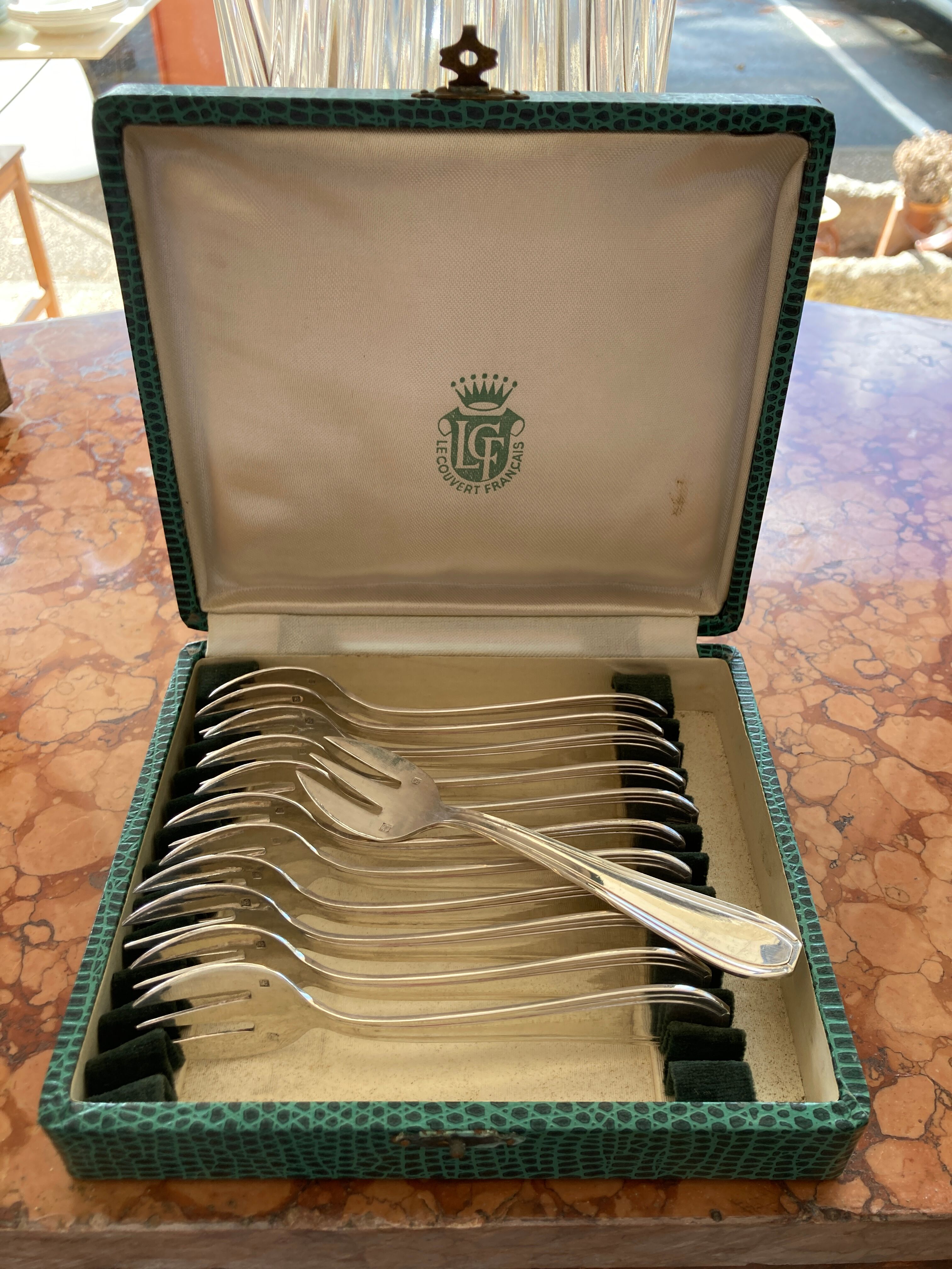 12 dessert forks, cake