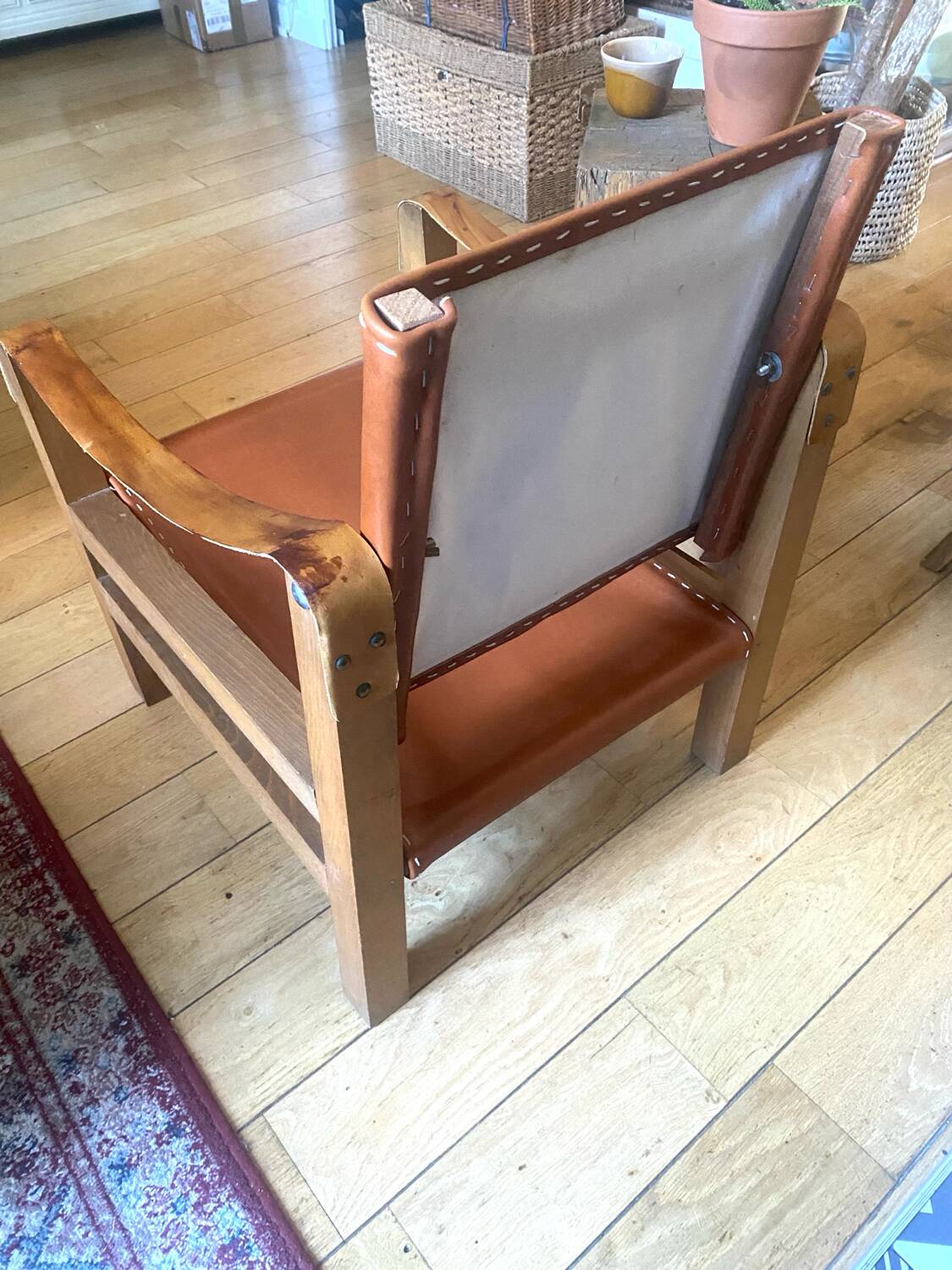 Safari armchair in wood and leather - 1950s style