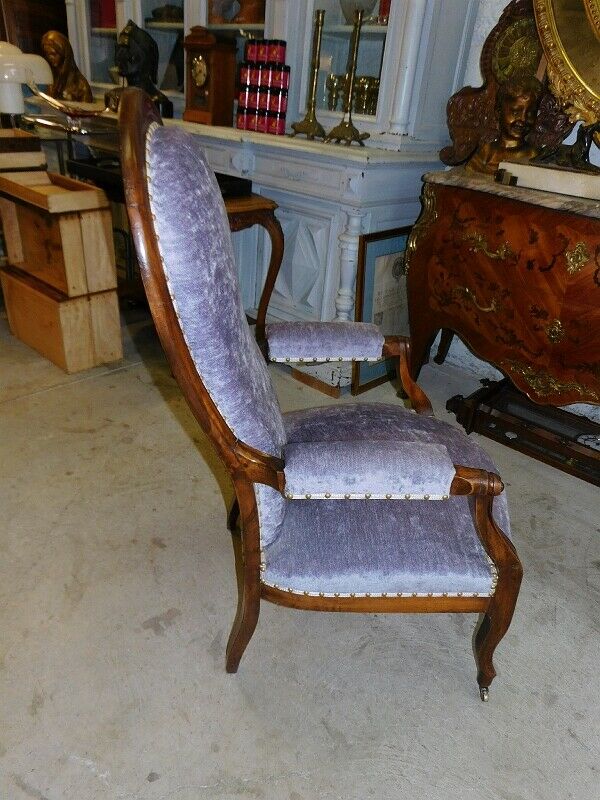 Relaxed Voltaire armchair with walnut racks