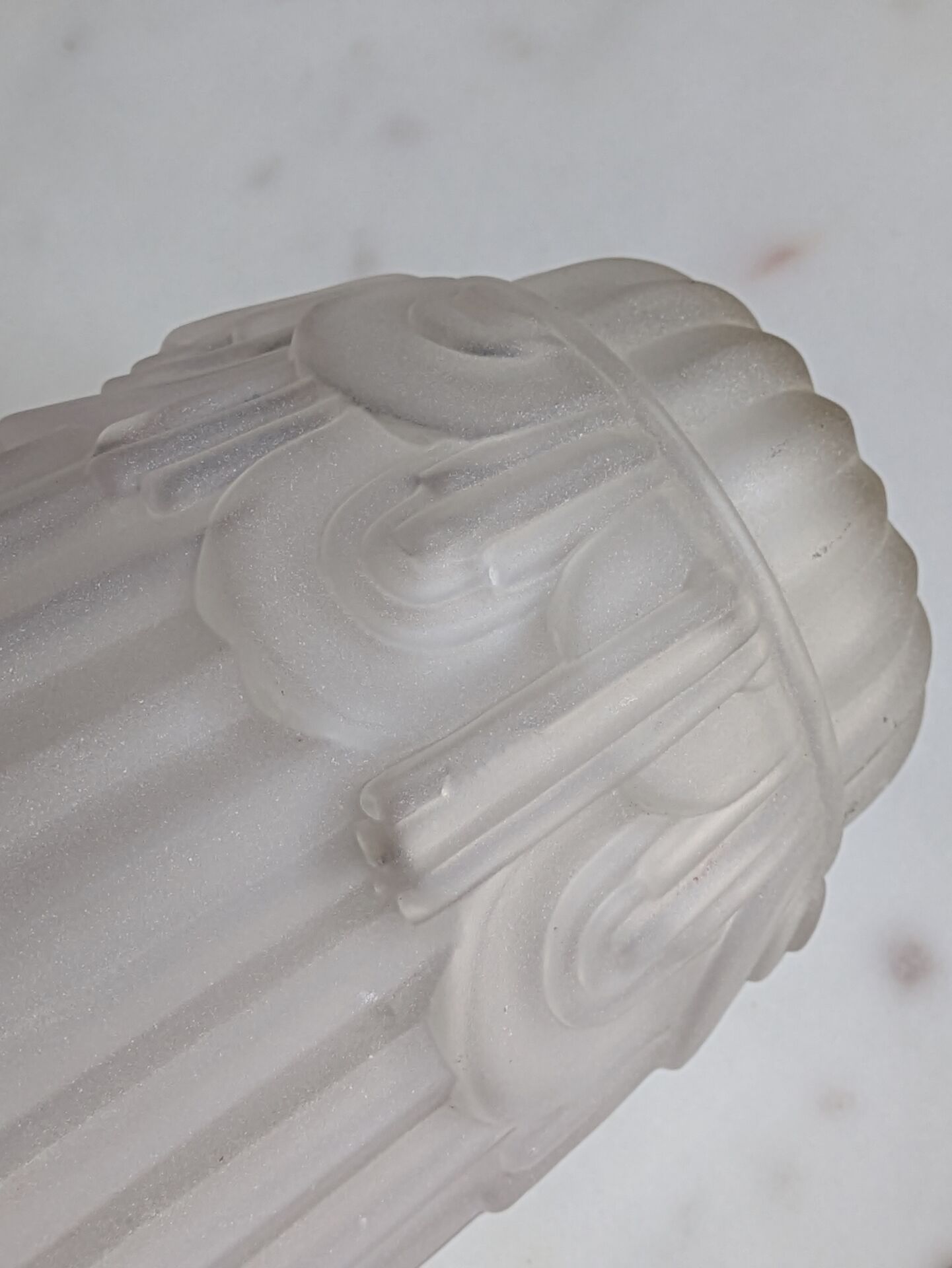 Tulip/shade in moulded glass Art Deco