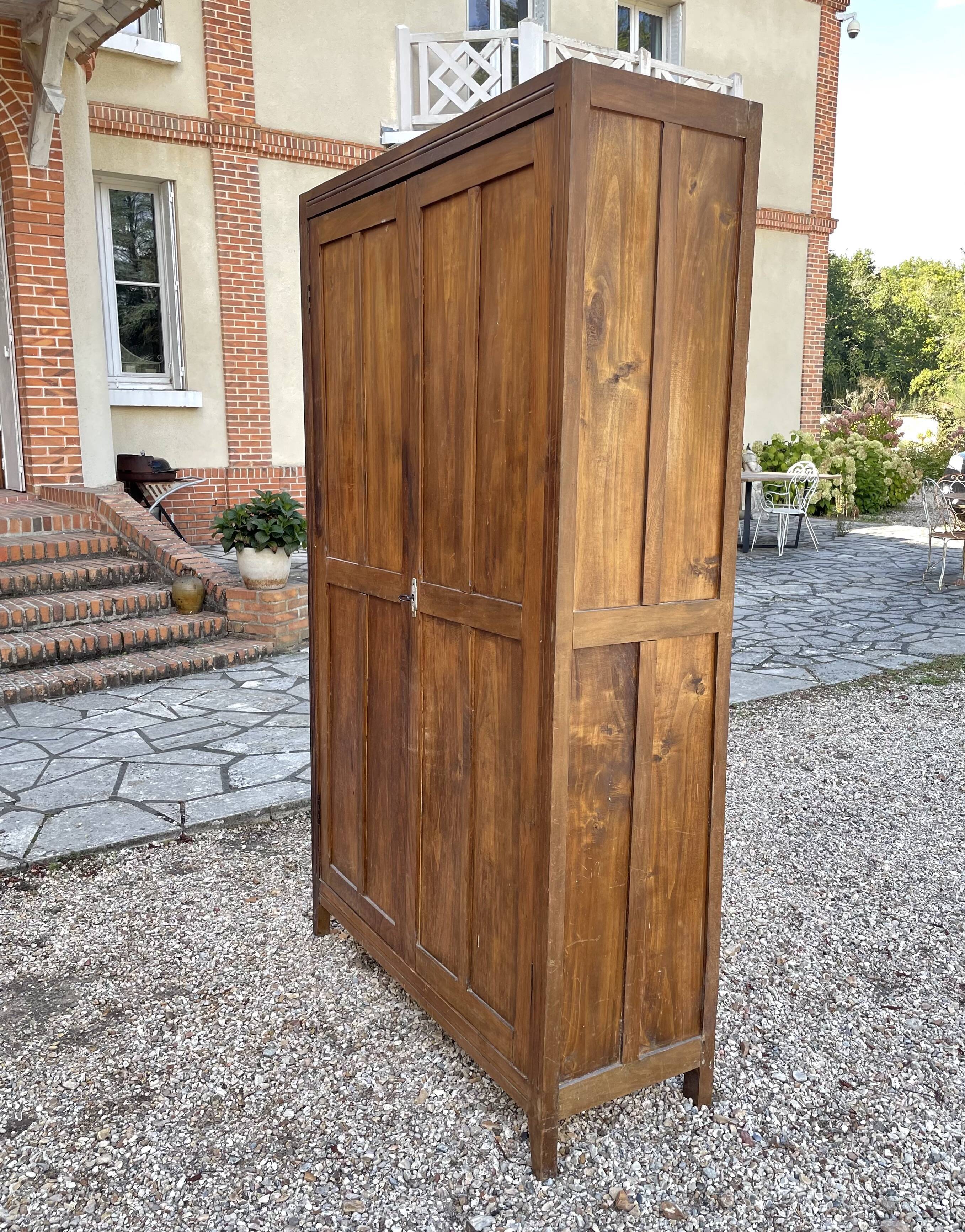Armoire parisienne