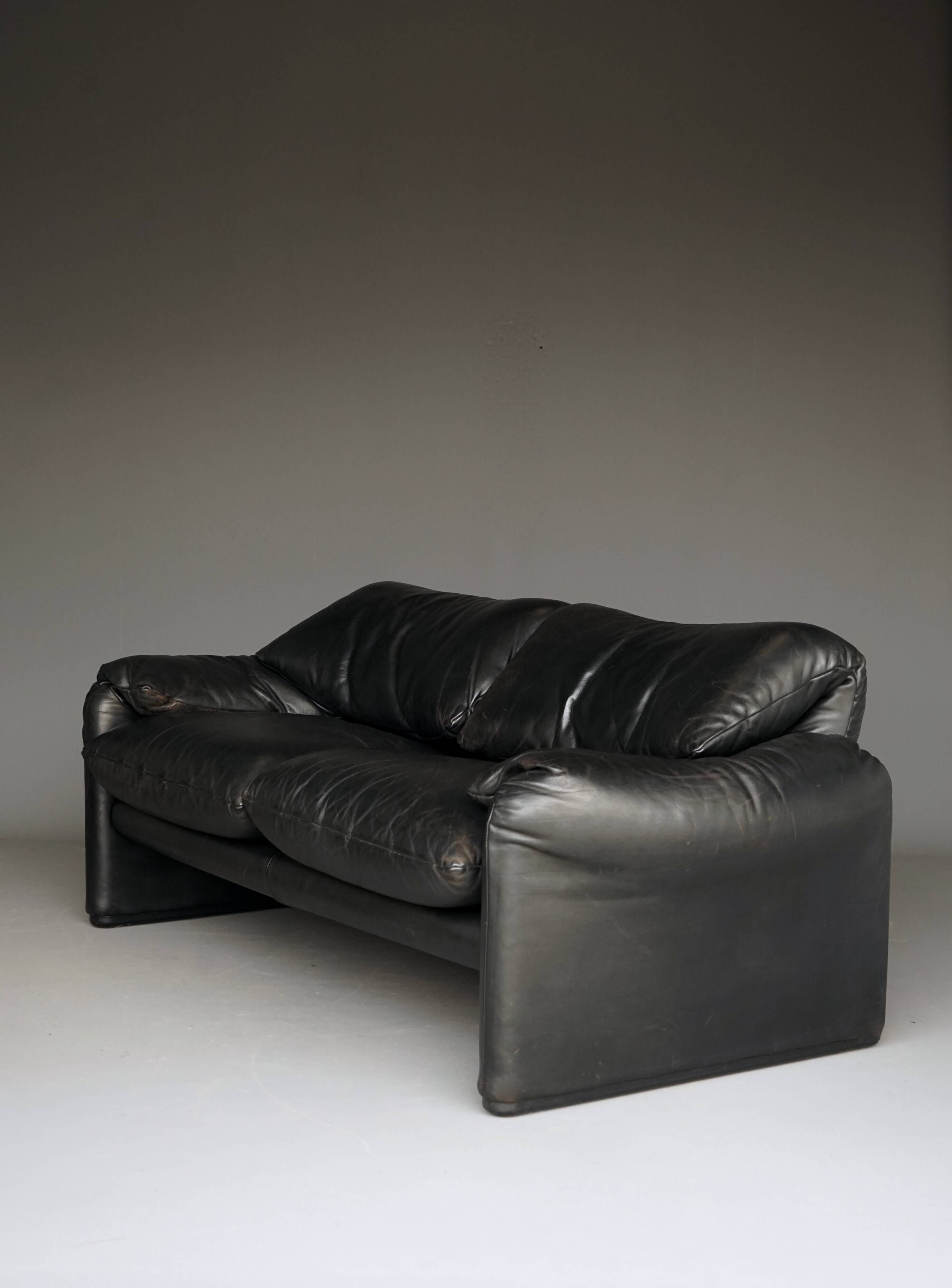 Two seater Maralunga Sofa in Black Leather for Cassina. 1970s
