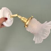Applique tulipe vintage en verre dépoli
