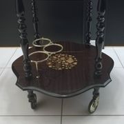Desserte à roulettes en marqueterie
