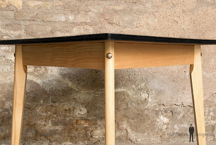 Vintage table in solid beech and black laminate tray