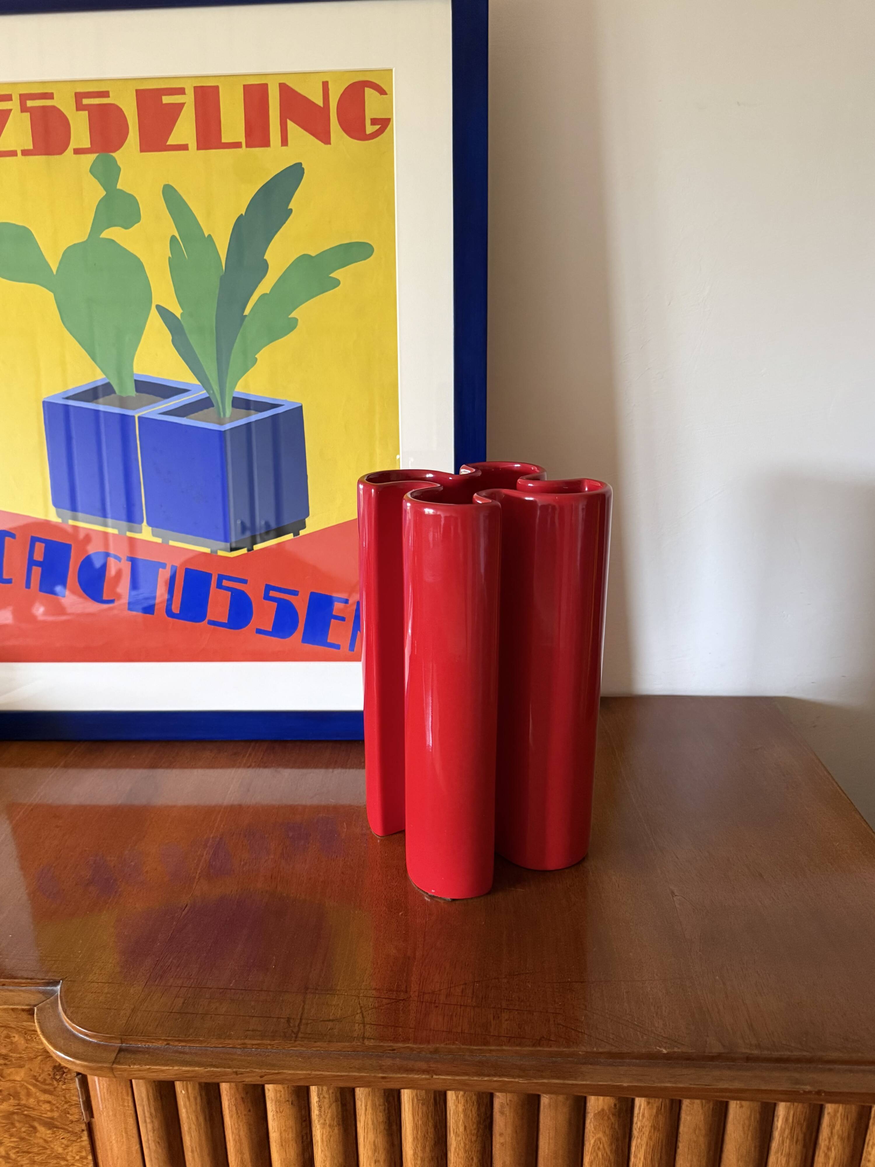 Franco Bettonica, Space age rare red ceramic vase, Gabbianelli Italy ca. 19