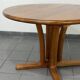 Dyrlund extendable round table in teak – Danish design – 4 to 6