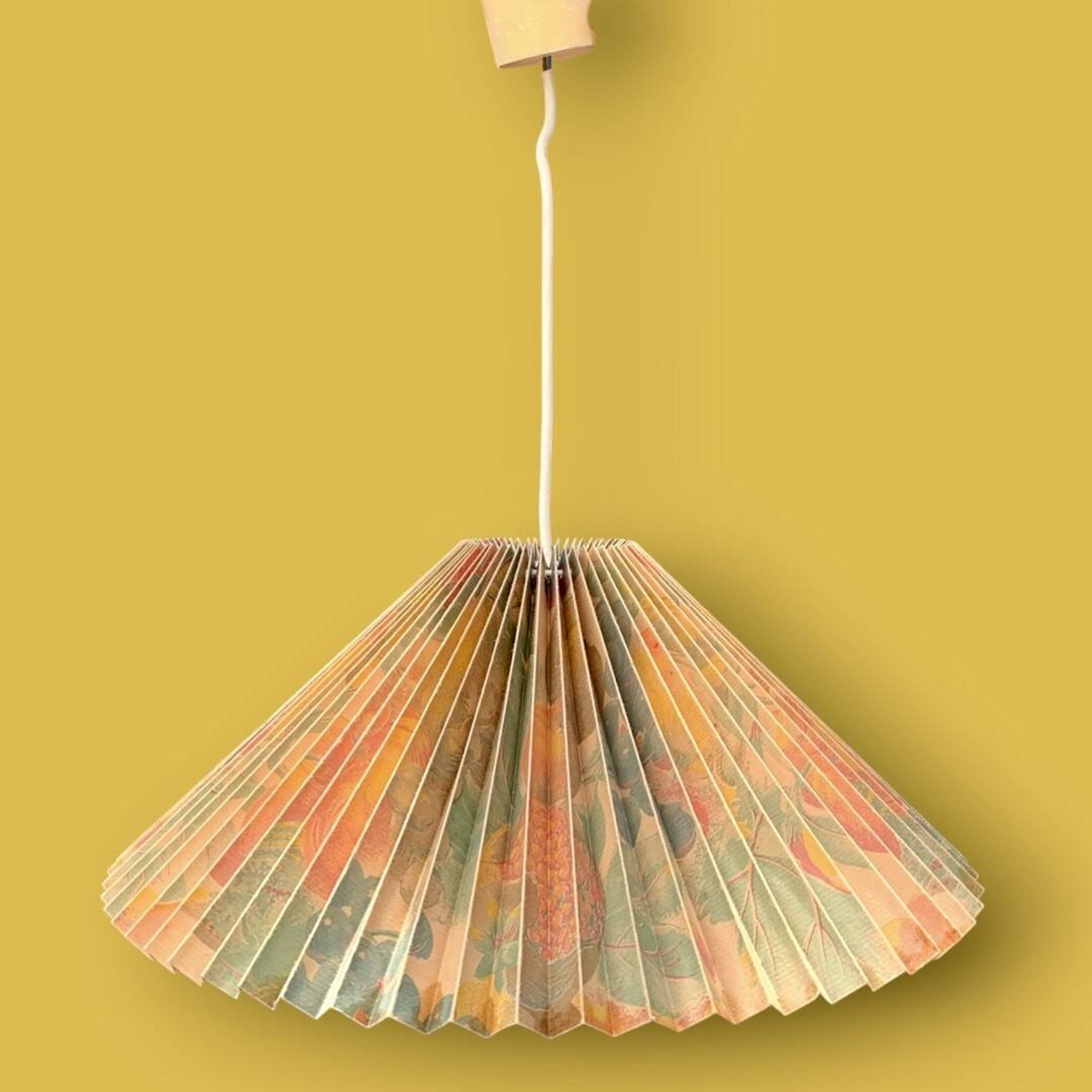 Suspension vintage plissée à motifs floraux – années 70