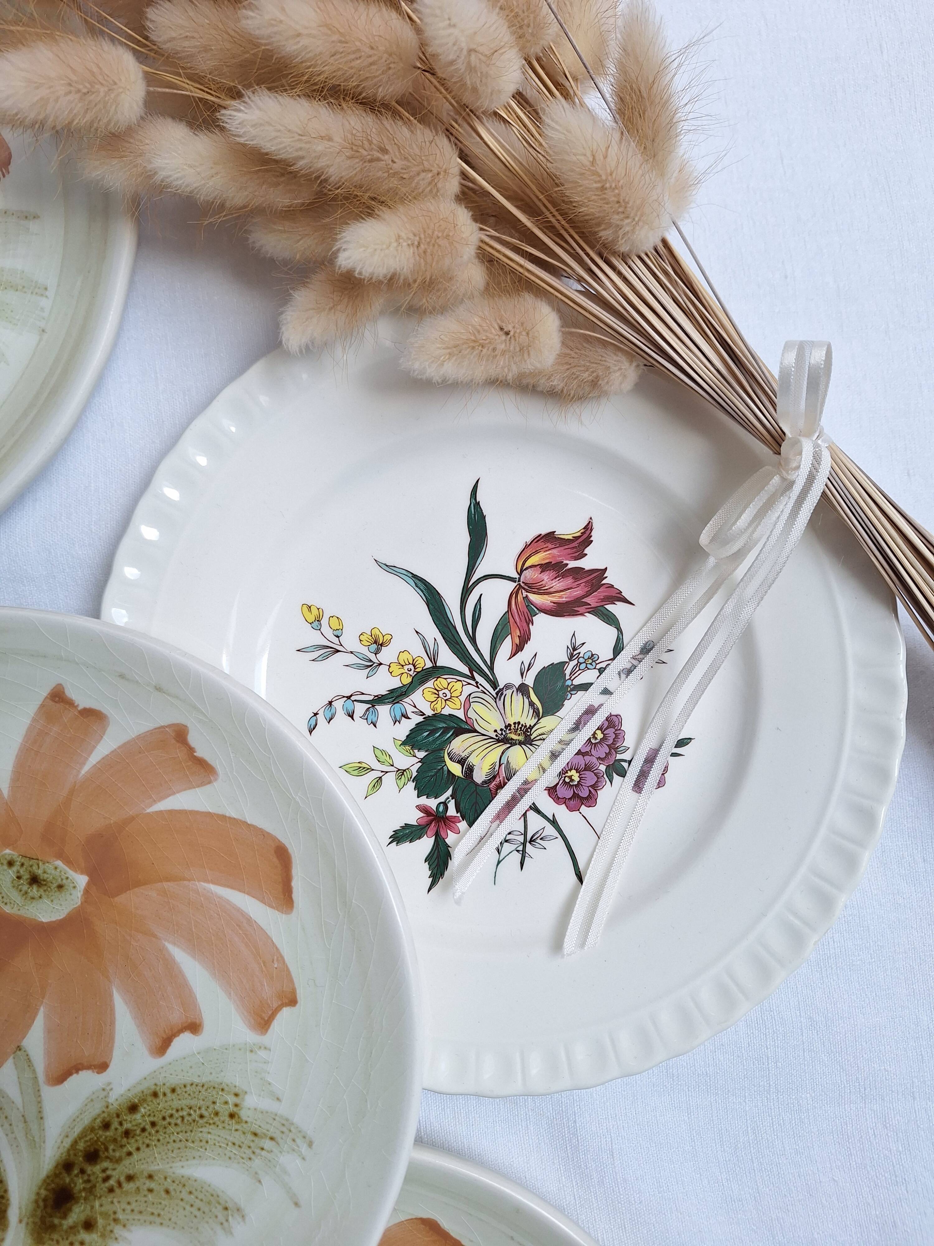 Assiettes à dessert avec fleurs St Amand et Galluis