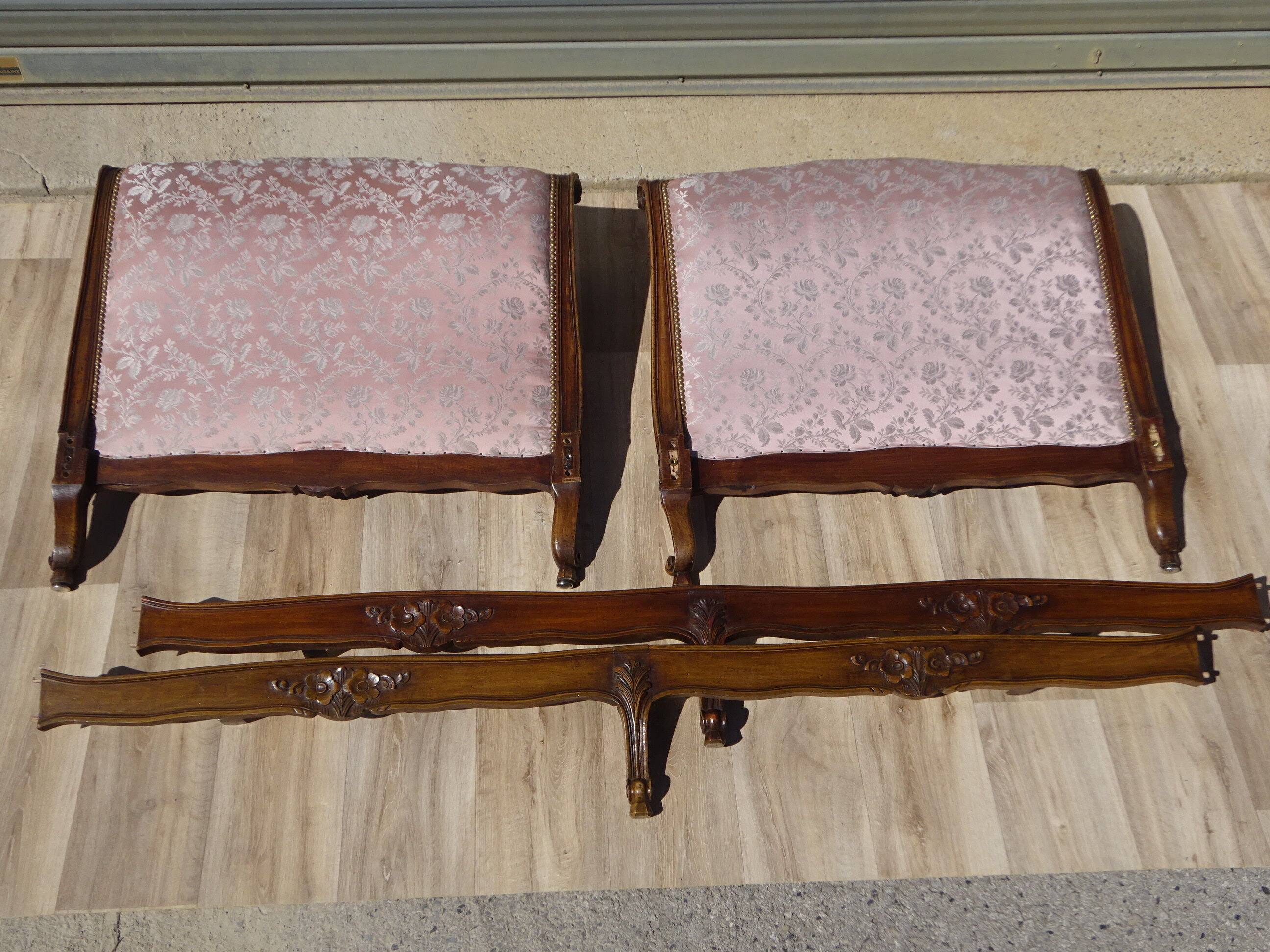 Antique sofa bed, in Louis XV style.
