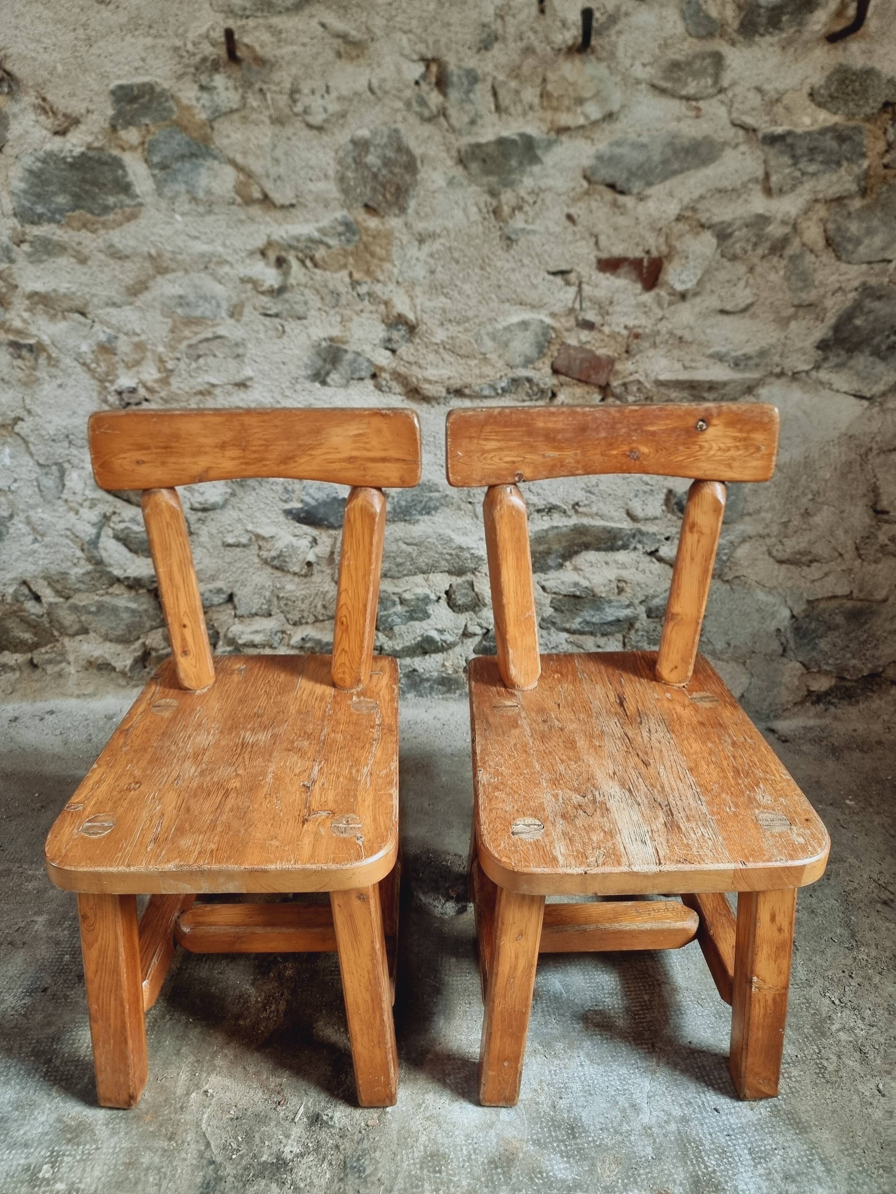 Pair of Canadian Brutalist Pine Chairs – Rustic Design from the 1970s