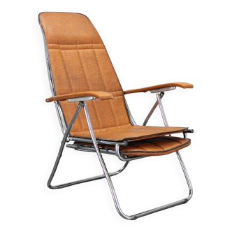 1970s Italian folding lounge chair with leatherette upholstery