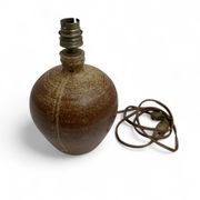 Pied de lampe boule en gres pyrite style La borne Tiffoche Deblander