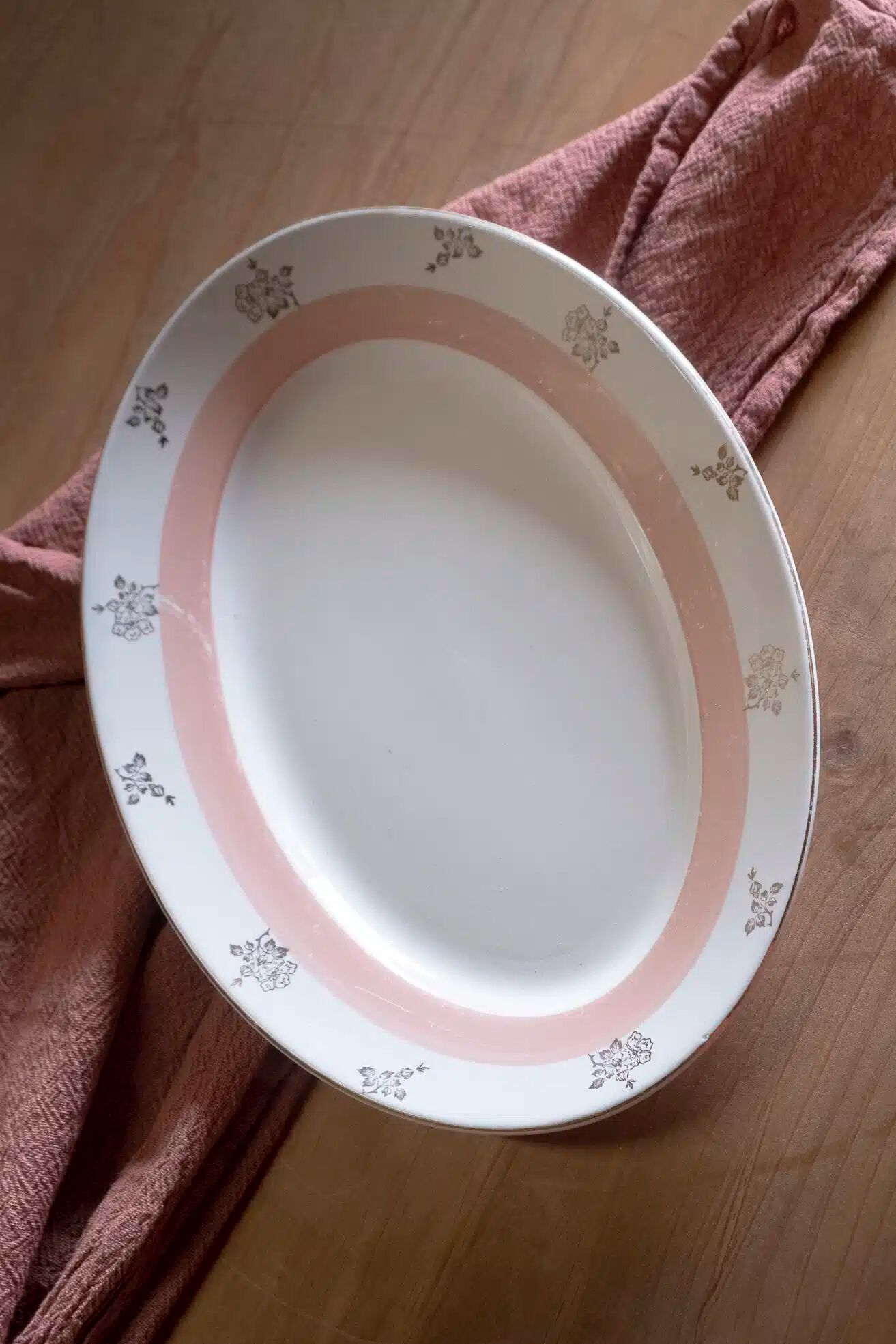 Oval porcelain dish "Jeanne"