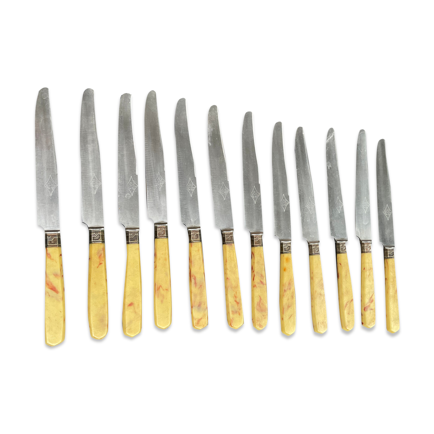 Box 12 knives old
