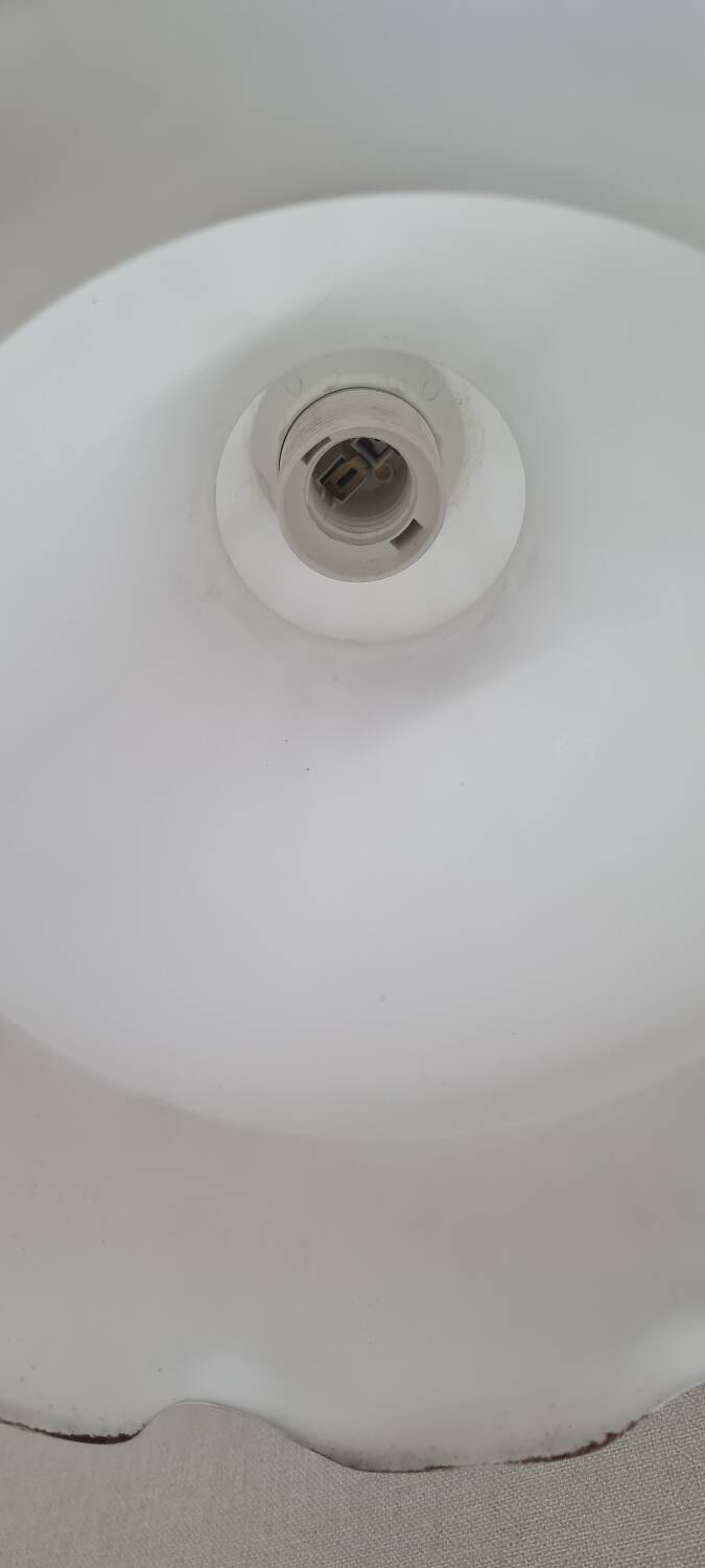 Suspension fleur en opaline laiteuse