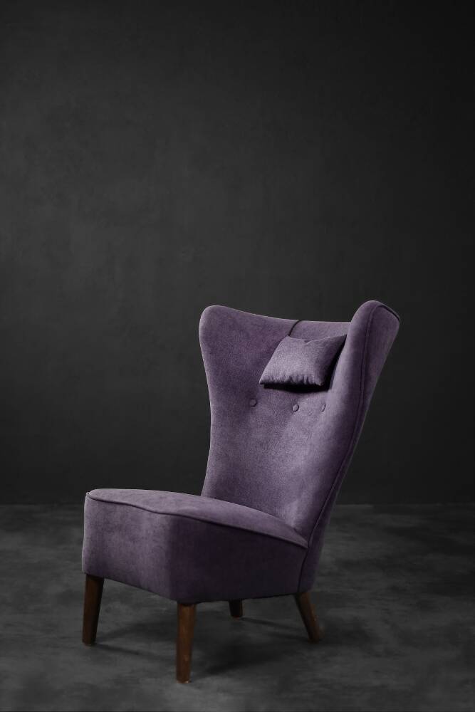 High-backed wing chair in oak and purple fabric, vintage Scandinavian style from the 1950s.