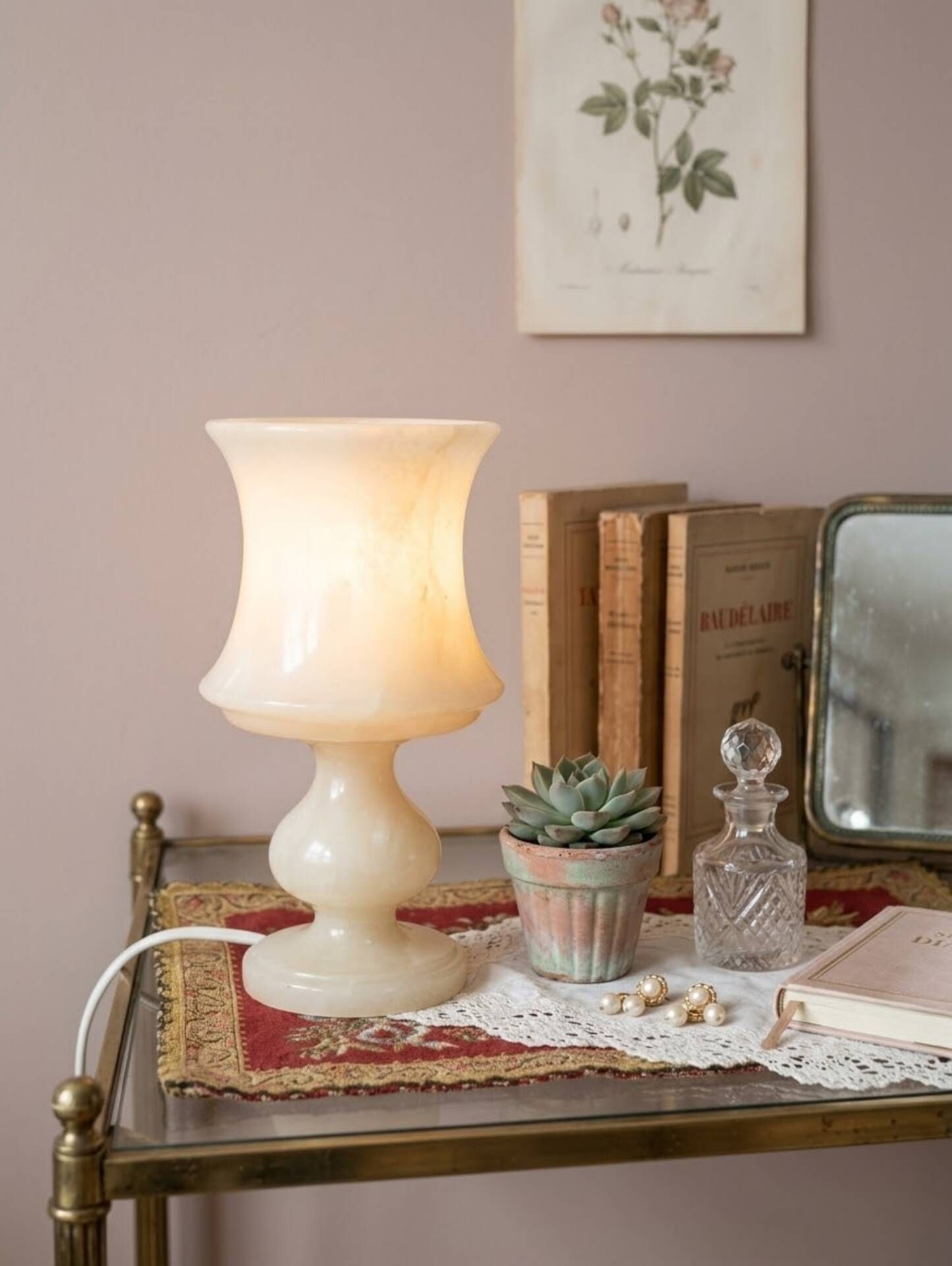 White alabaster lamp, sculpted, retro chic vintage.
