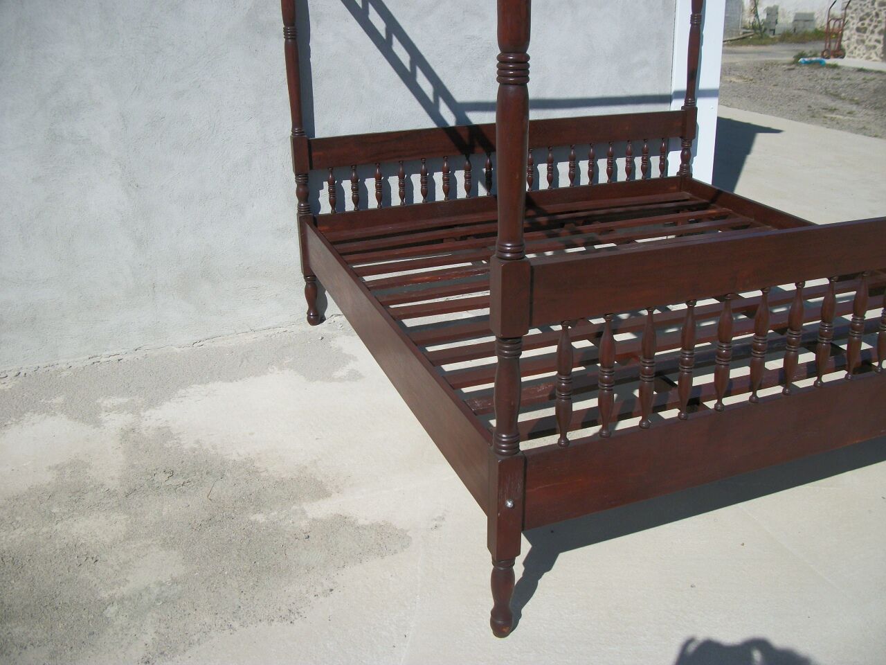 Canopy bed