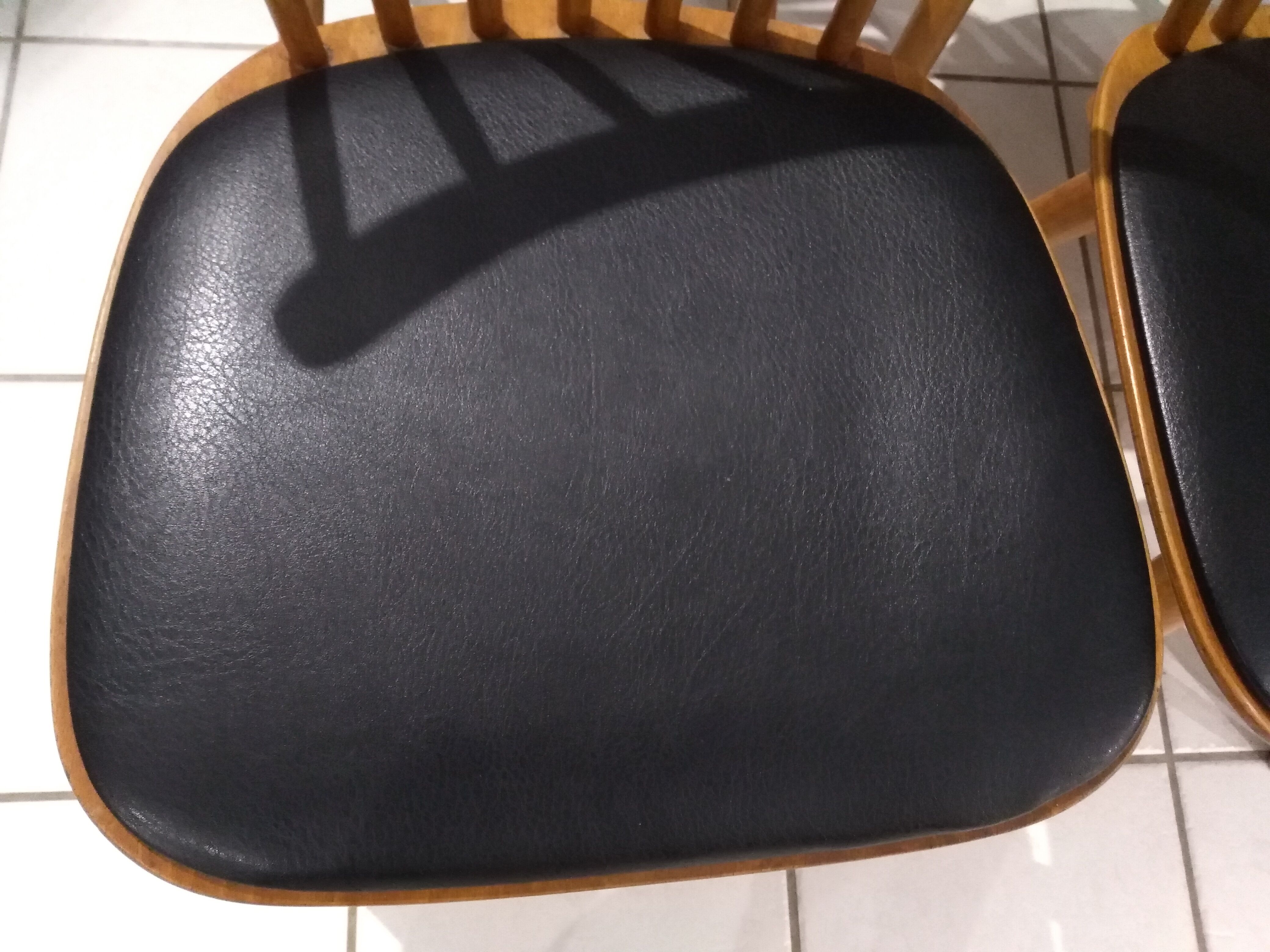 Suite de 6 chaises bistrot Baumann vintage "Menuet"