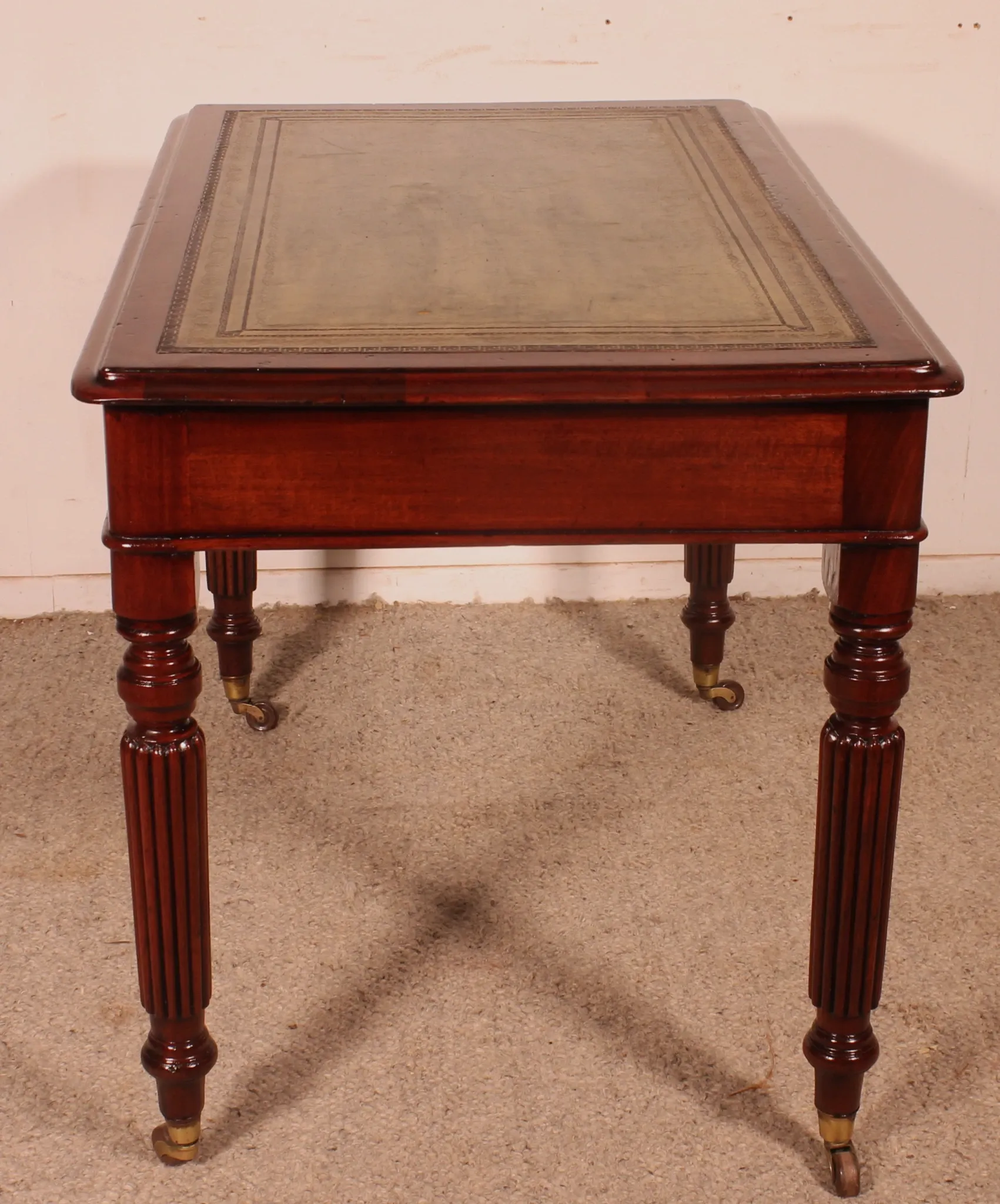 flat desk with two drawers from the early 19th century in mahogany - England circa 1