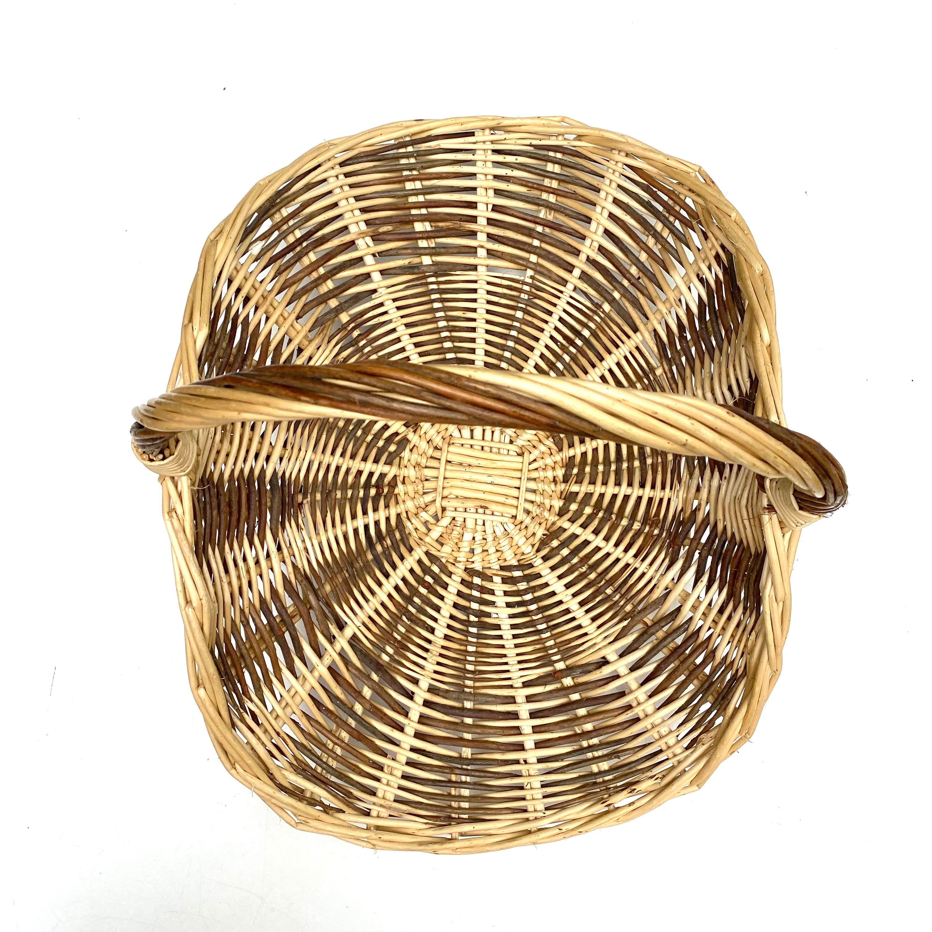 Two-tone wicker basket