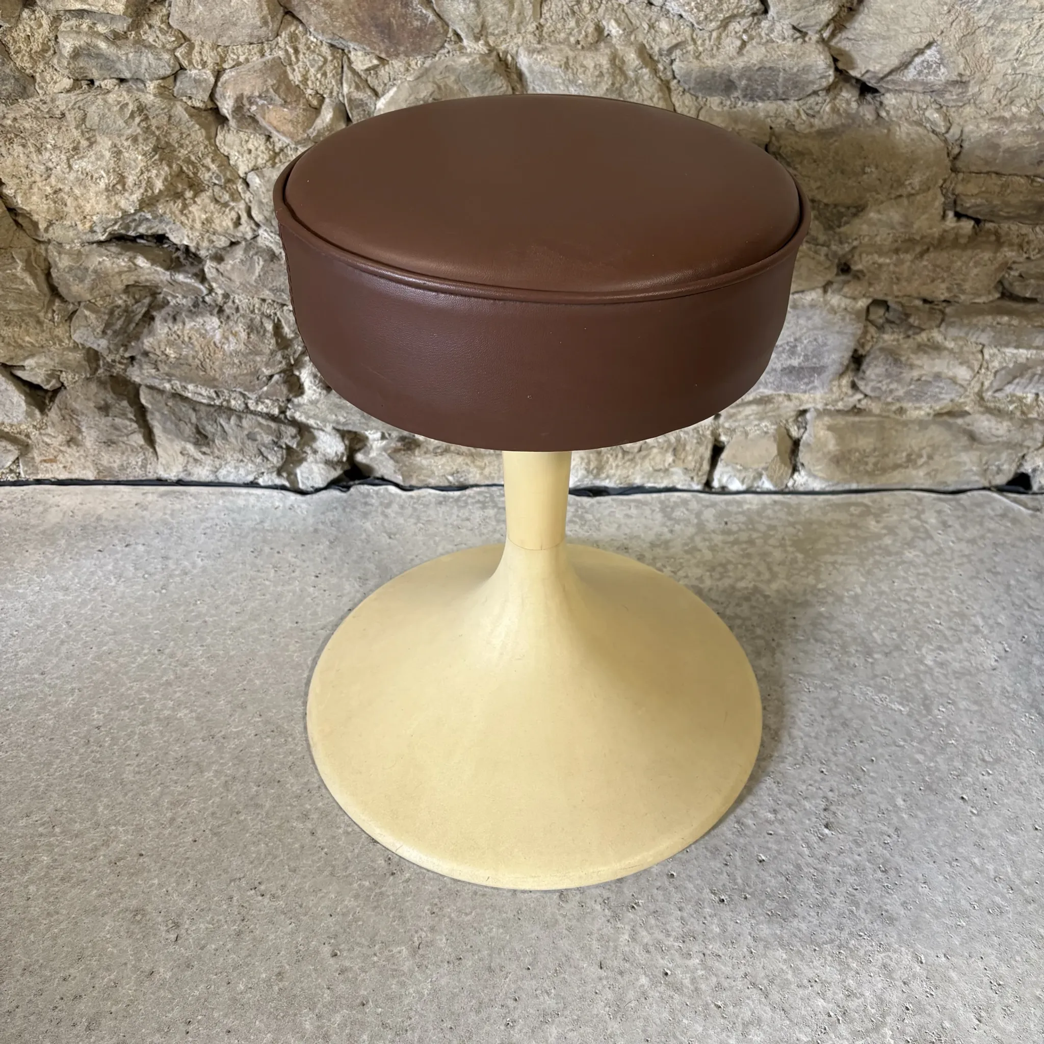 Tulip foot stool in plastic and faux leather, 1970