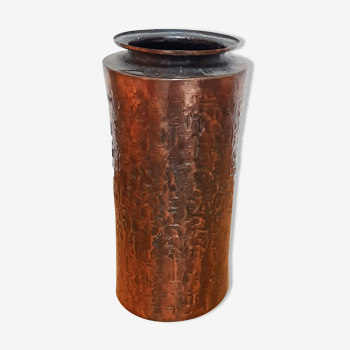 Vase brutaliste en cuivre martelé de László Dömötör, Hongrie, années 1970