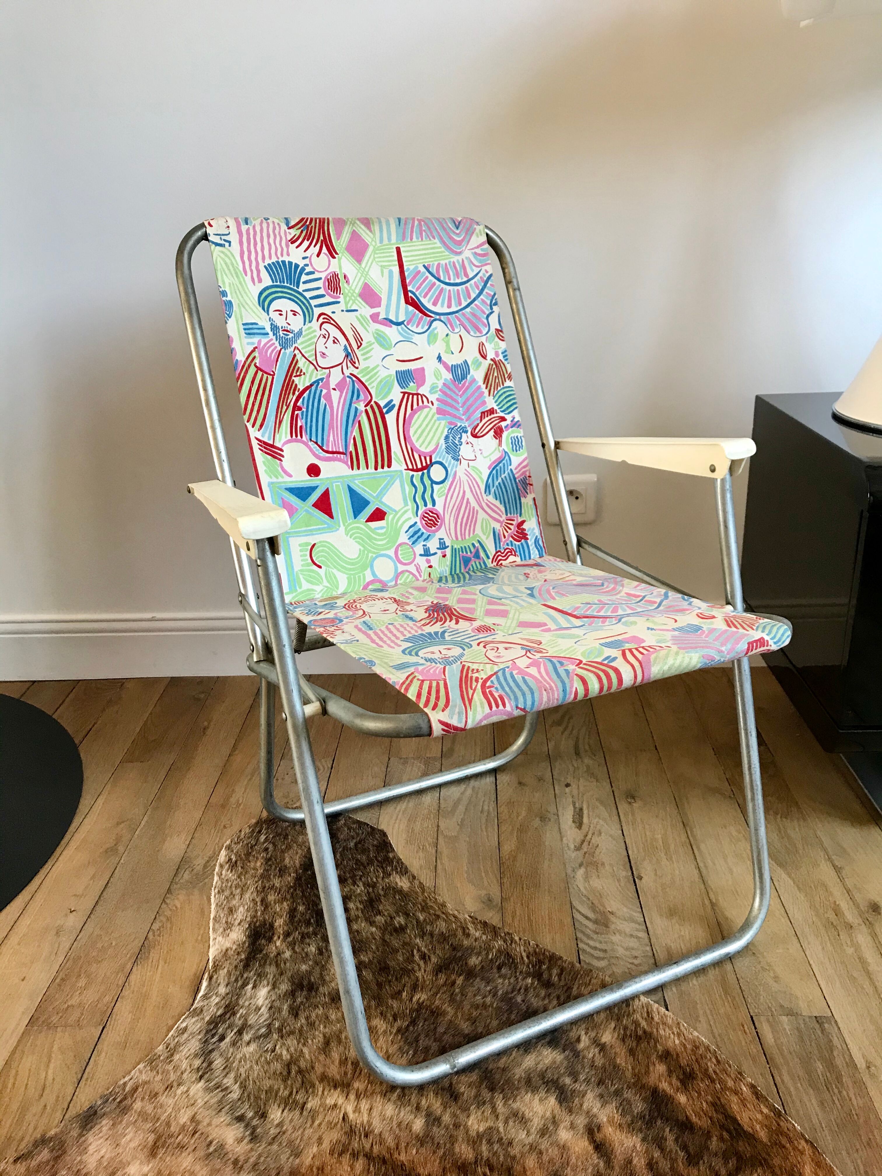 Colorful folding camping chair face pattern 70s