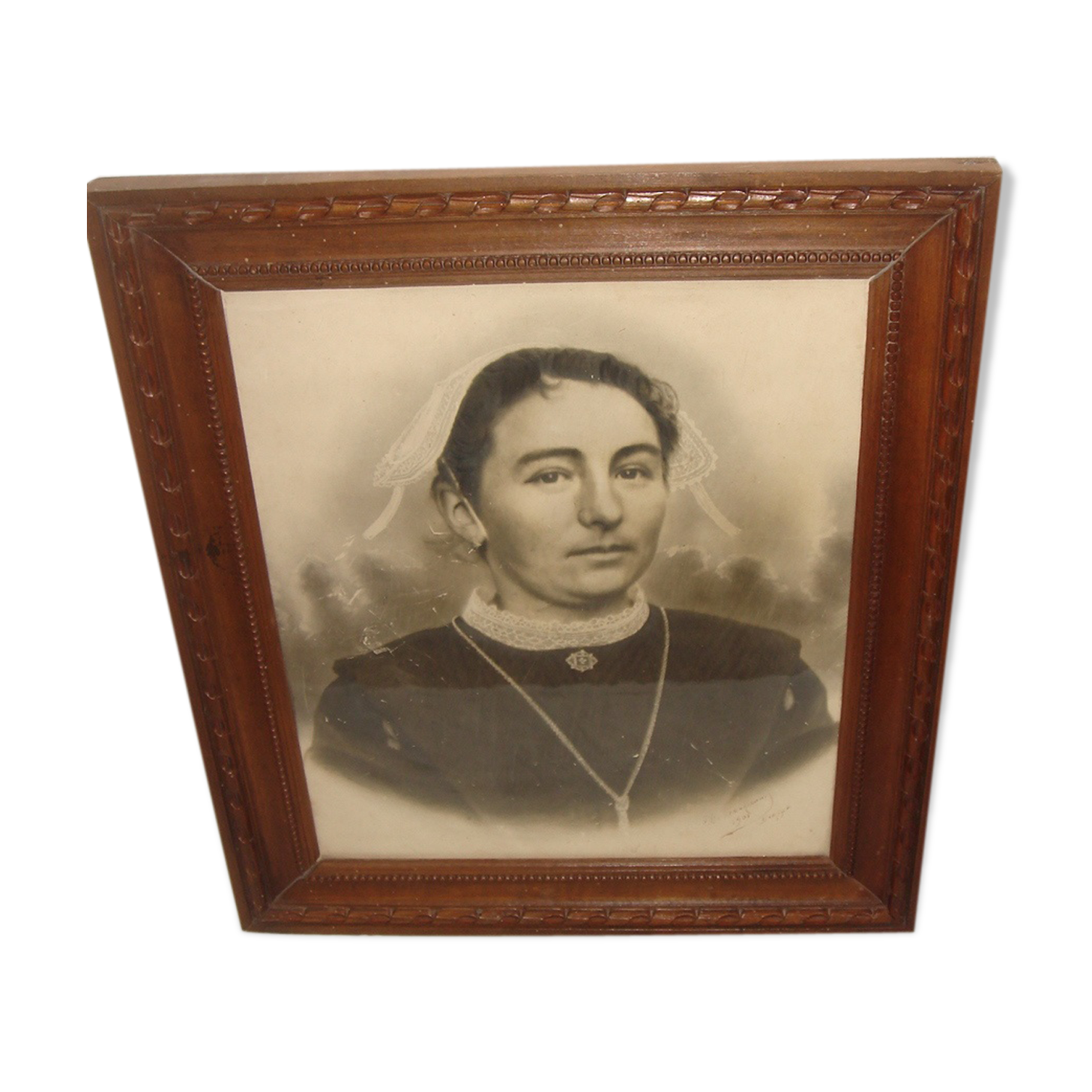 Photography former woman in headdress of Lorient