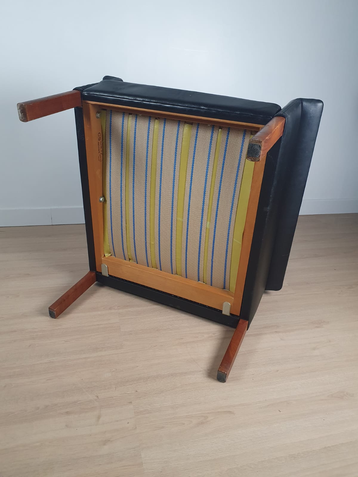 D500 armchair in black leather by Hans Olsen 1960