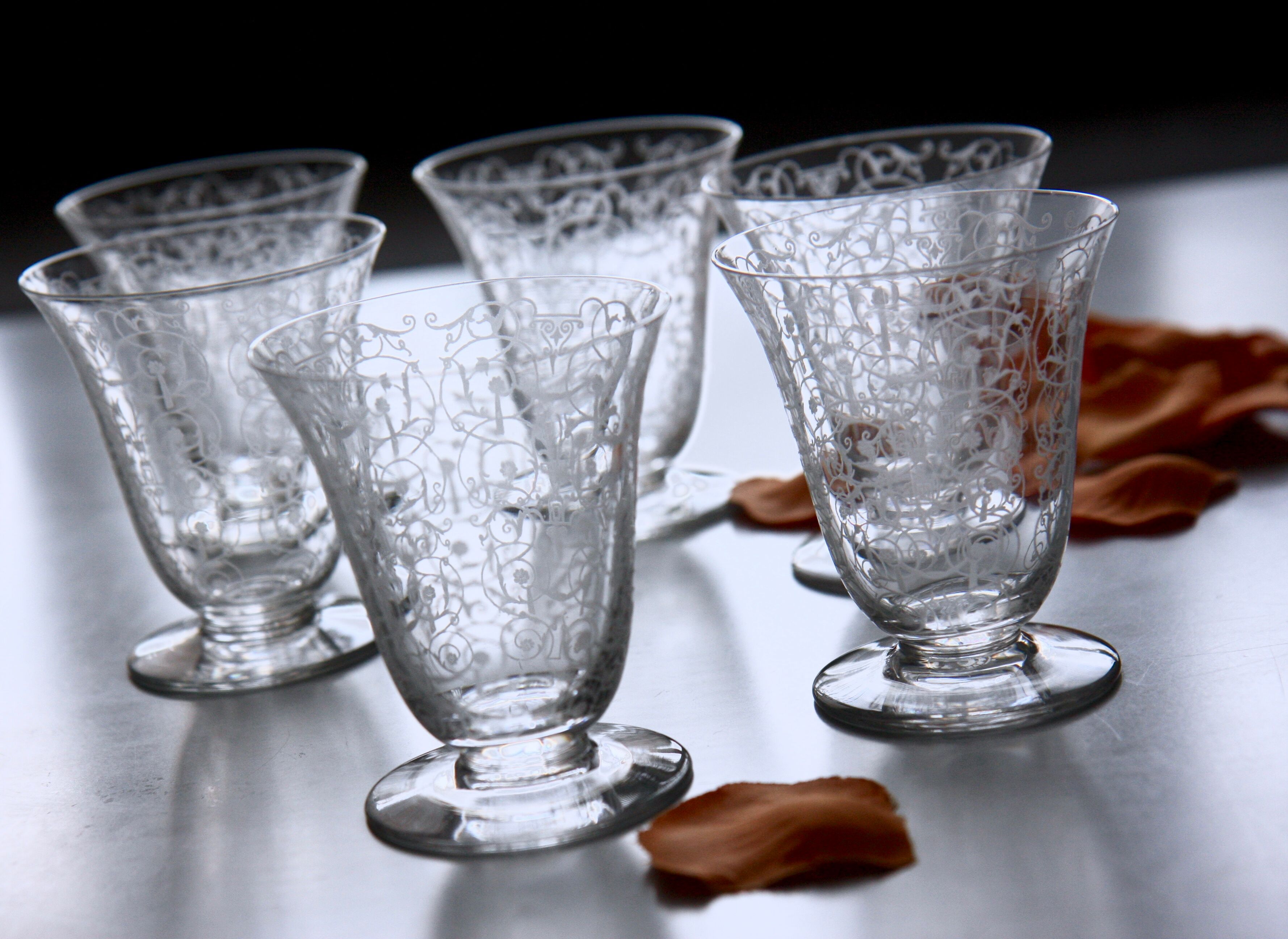 Six glasses of Baccarat wine in engraved crystal, model "Michelangelo"