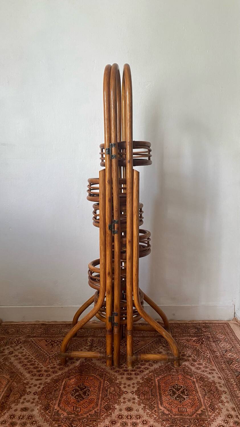 Rattan plant stand screen