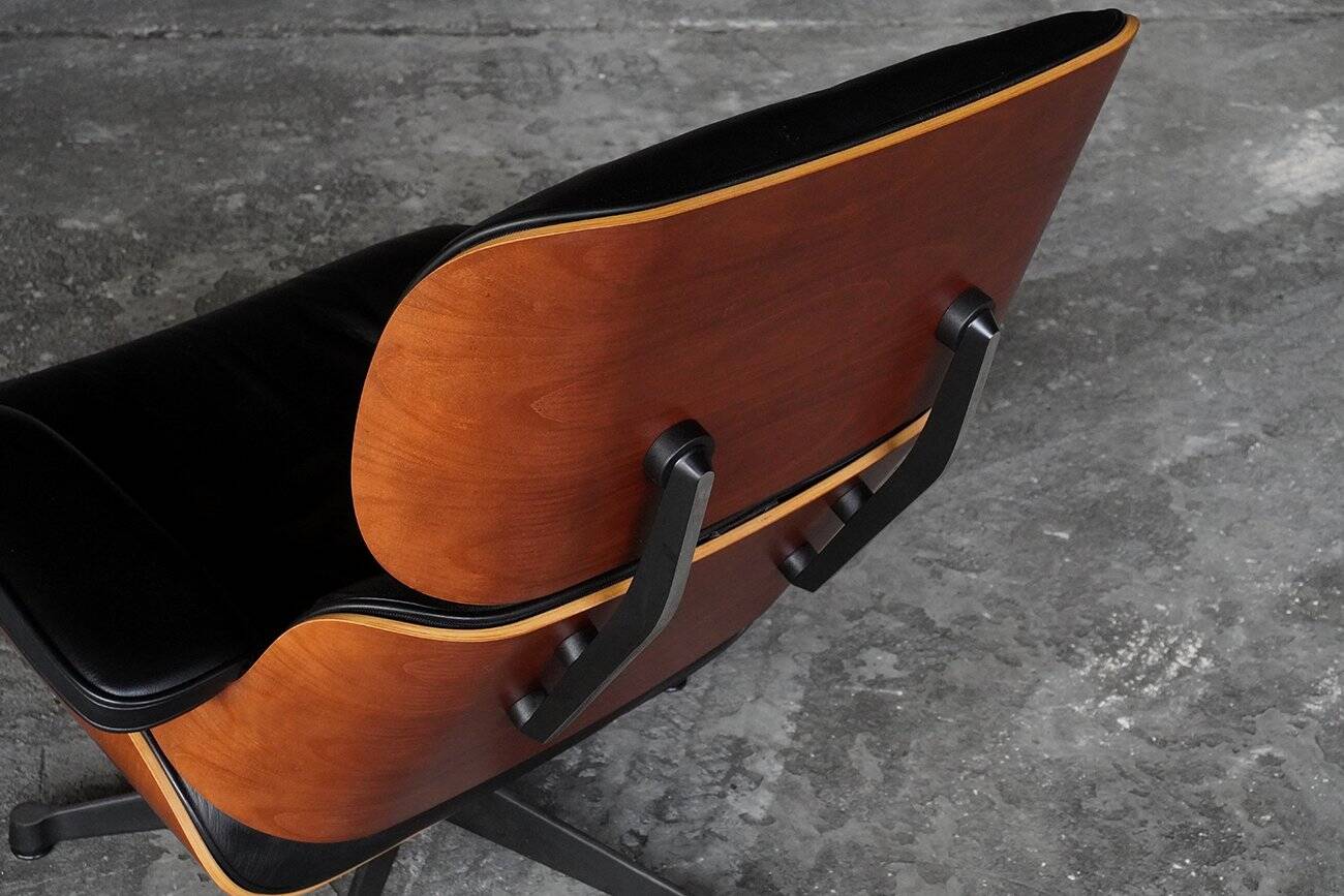 Fauteuil Lounge par Ray & Charles Eames pour Vitra, années 2000.