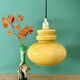 Suspension globe vintage en opaline ocre