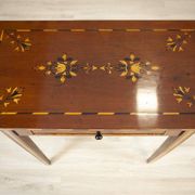 Table d'appoint incrustée du 19ème siècle