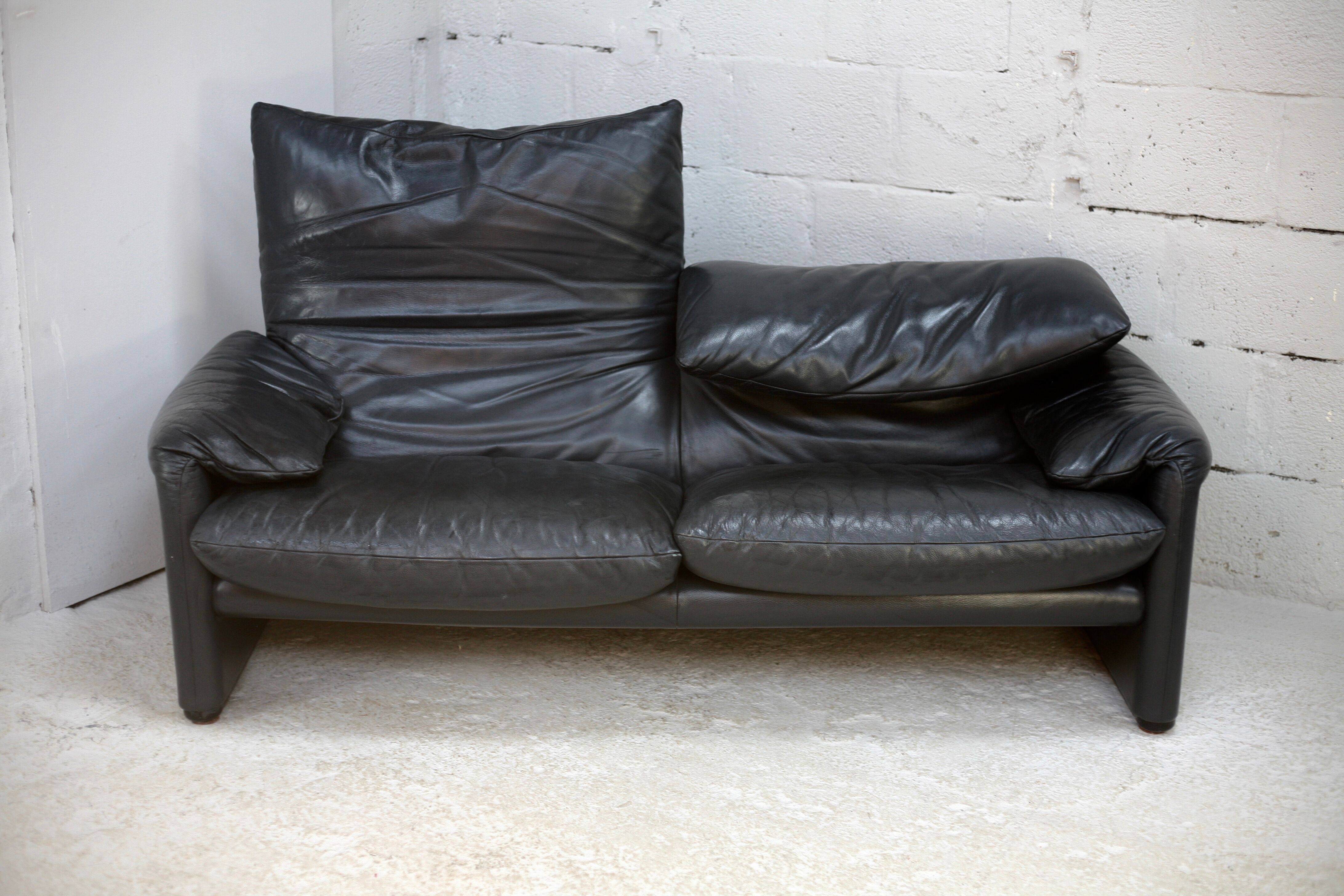 Sofa by Vico Magistretti, Cassina, Maralunga model. Italy, circa 1975. Navy blue leather