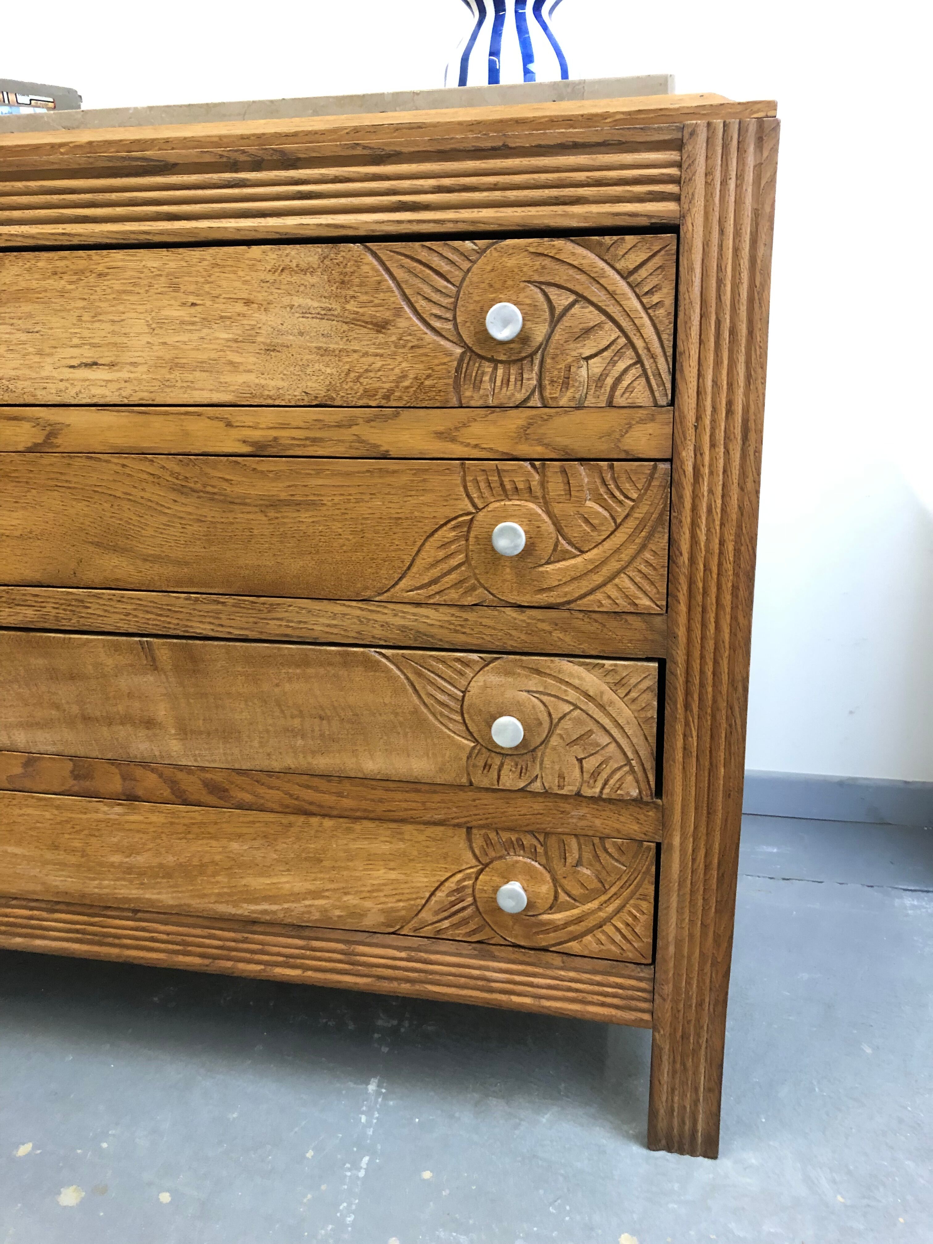 Oak chest of drawers