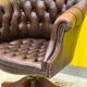 Fauteuil chesterfield directors en cuir brun