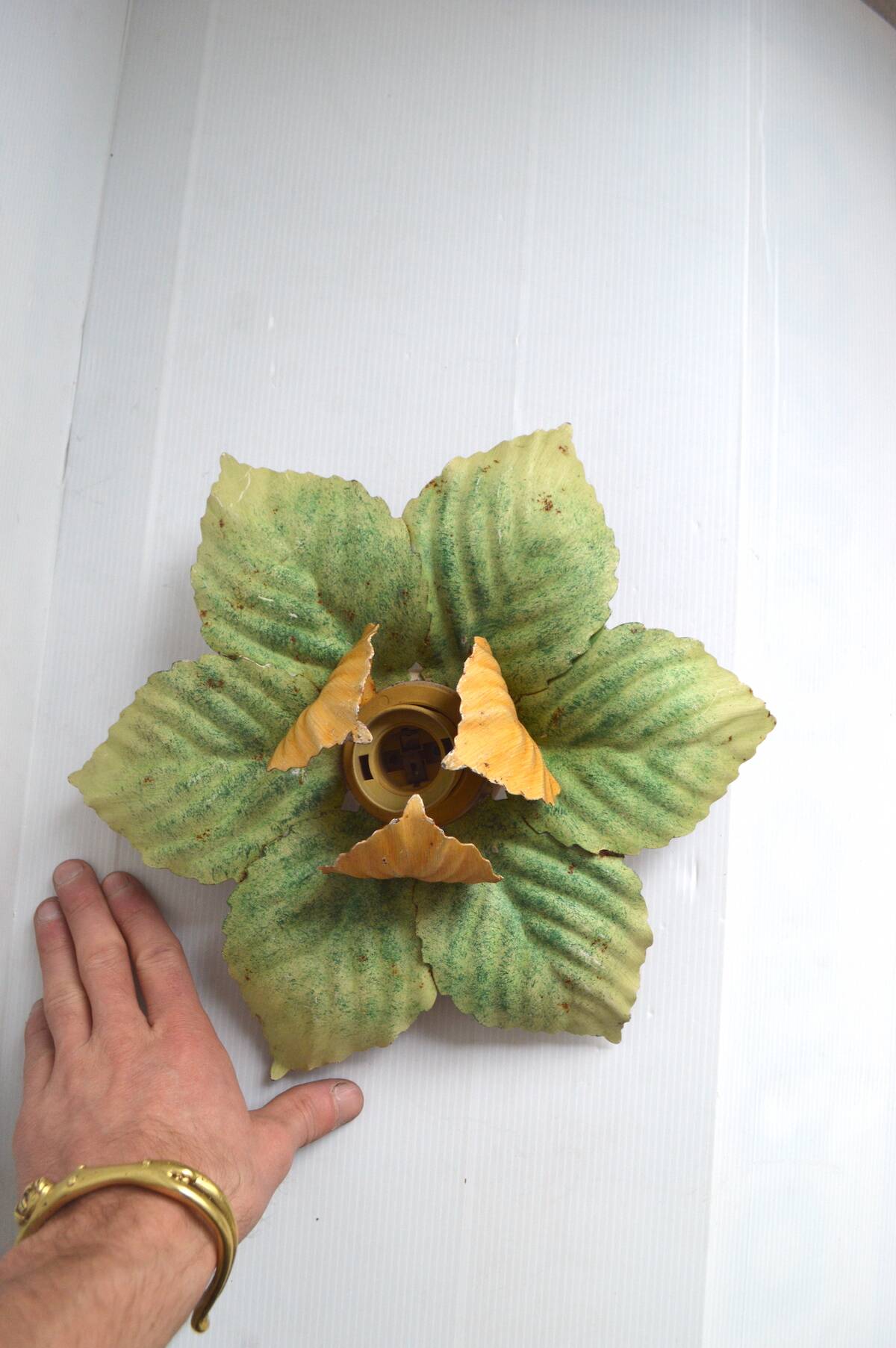 Metal flower wall light