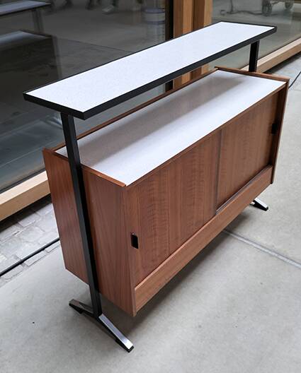 2-door sideboard with shelf
