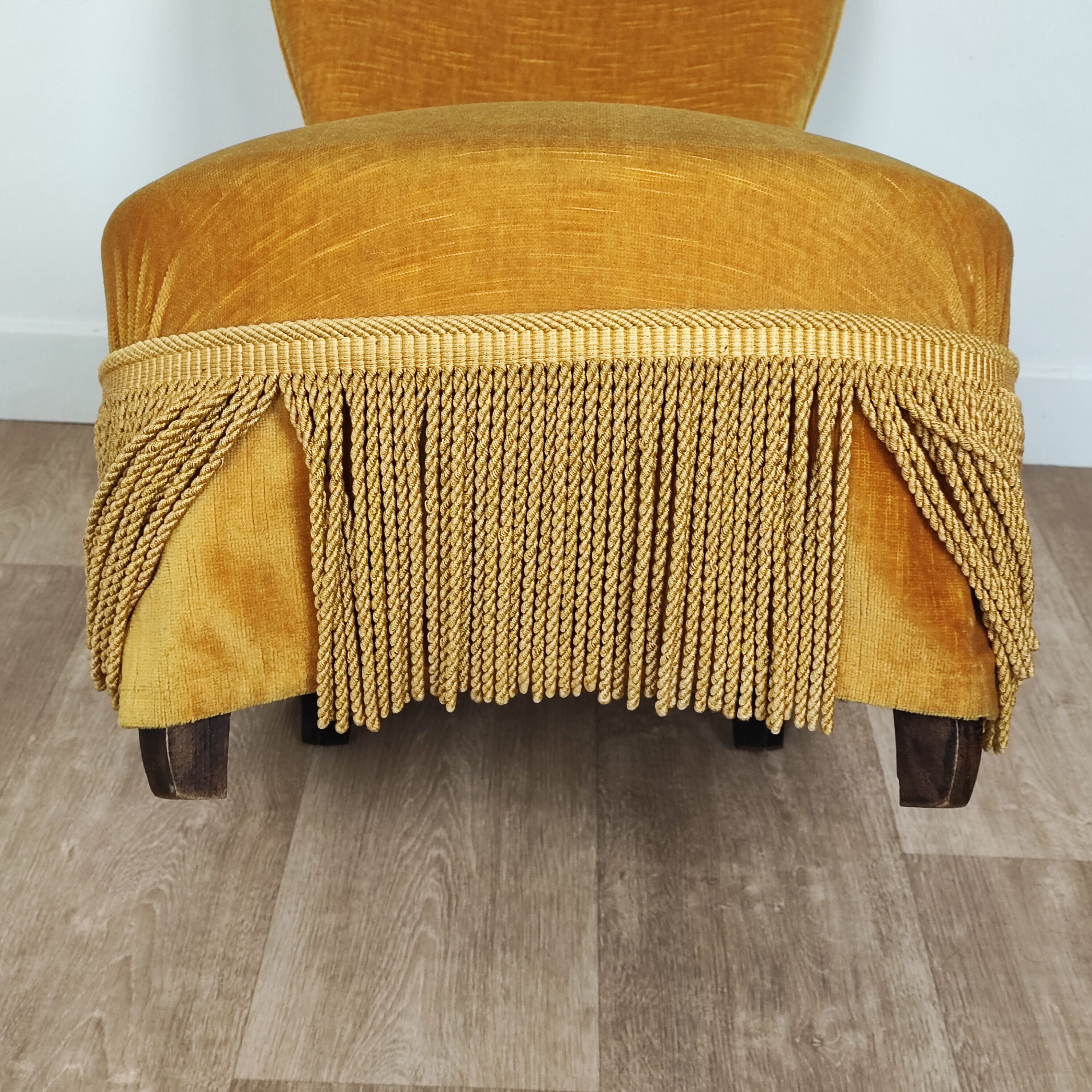 Velvet toad easy chair