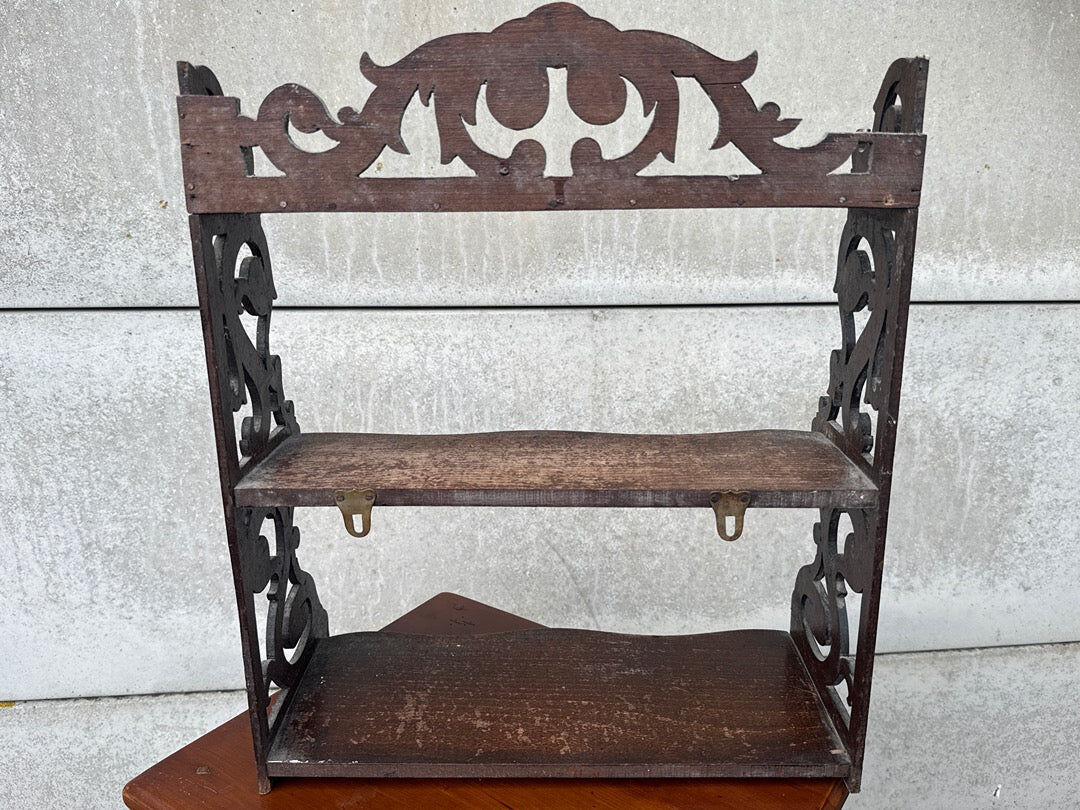 Wall shelf – Carved wood – Decoration – Vintage cut-out style